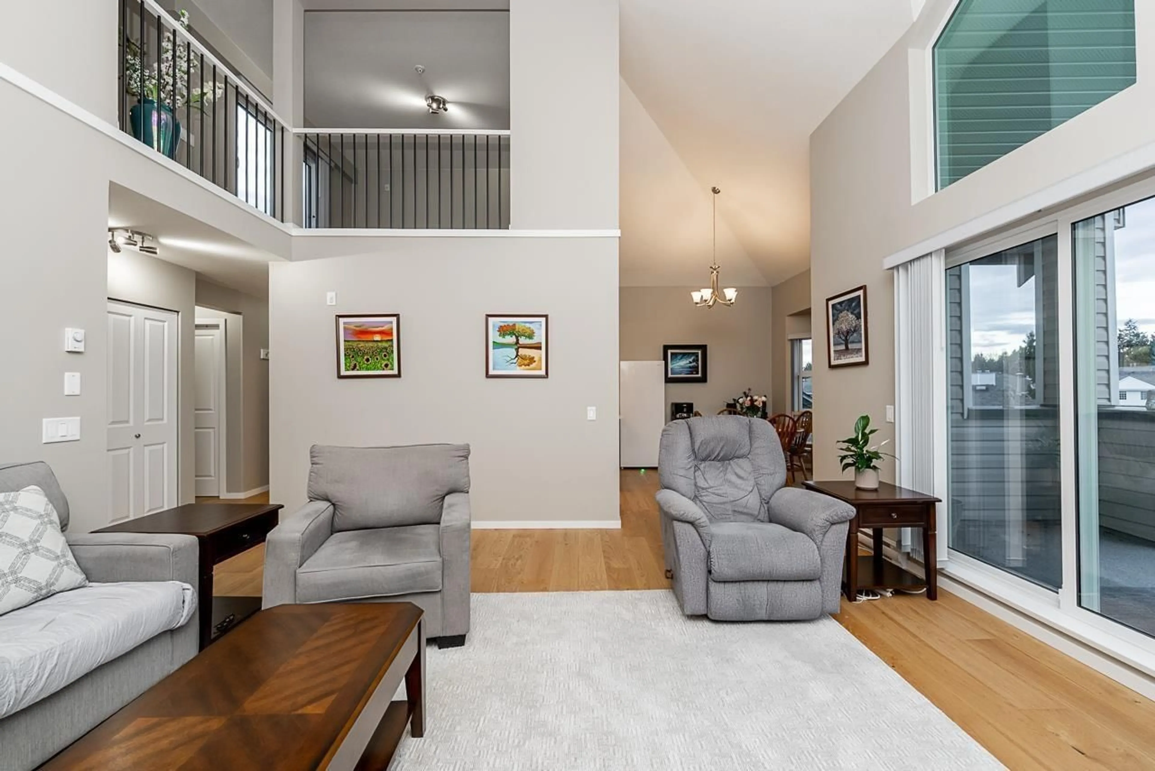 Living room with furniture, unknown for 302 - 13911 70 AVENUE, Surrey British Columbia V3W6B4