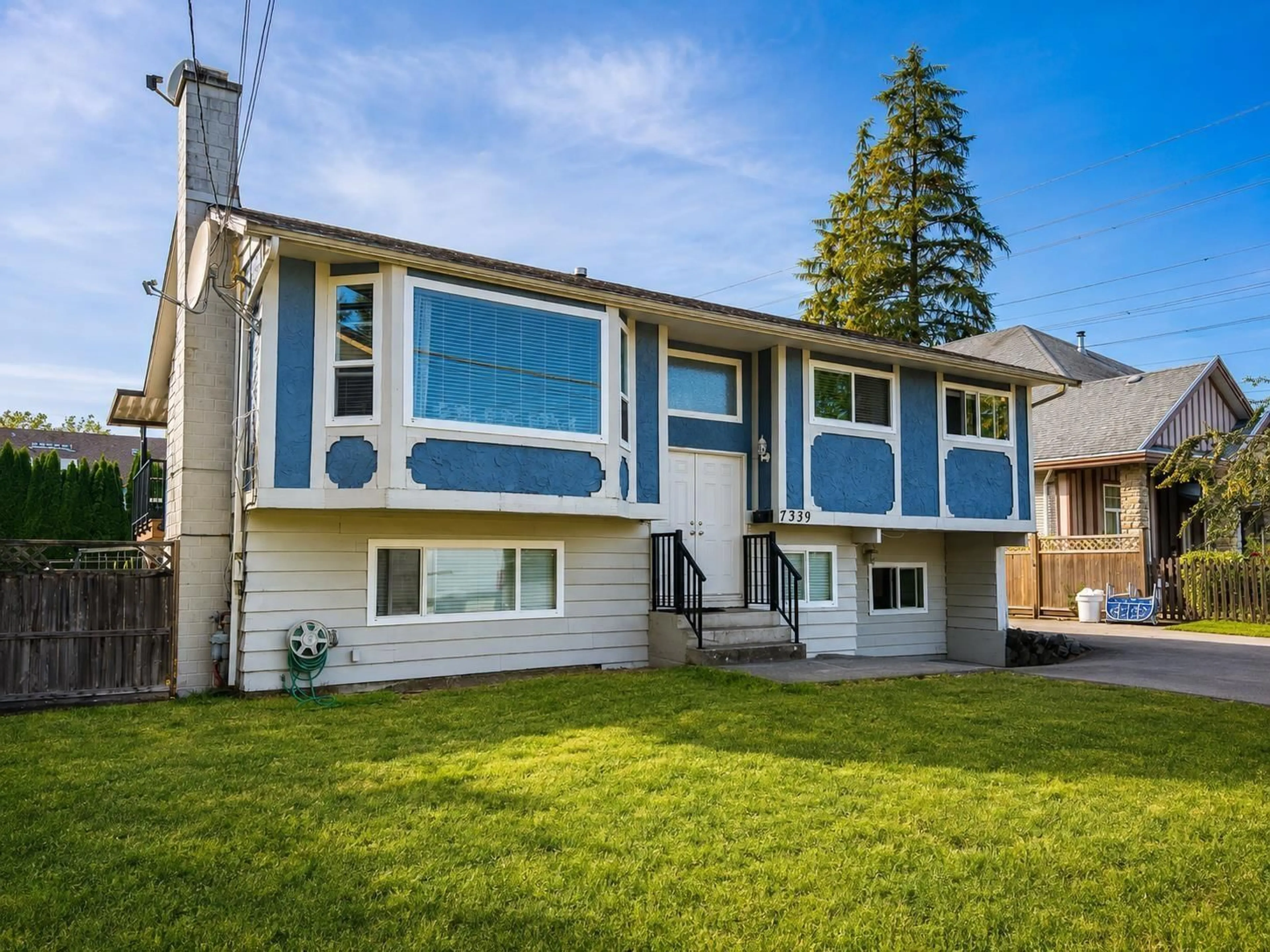Home with vinyl exterior material, street for 7339 122A STREET, Surrey British Columbia V3W3T2