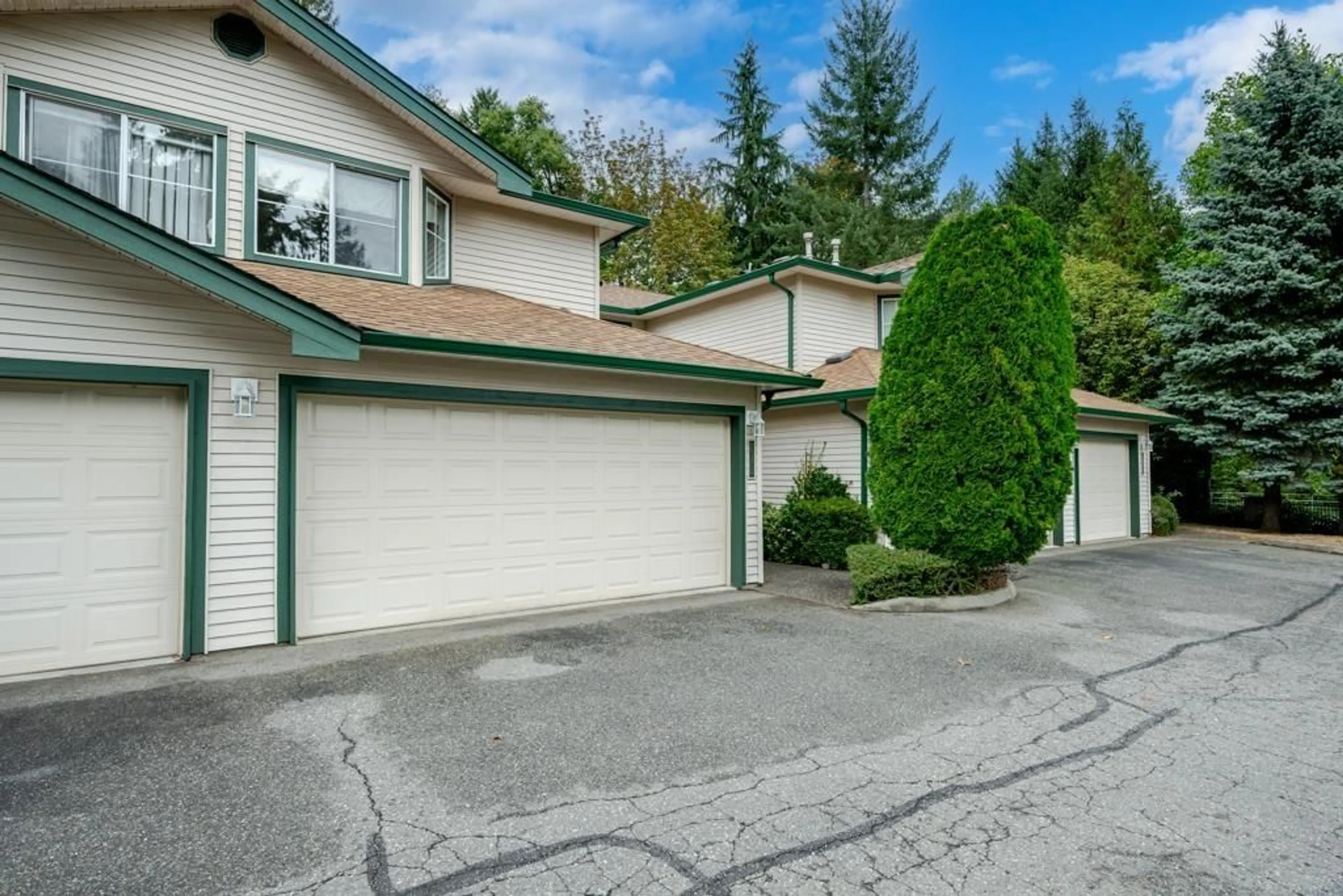Unknown for 112 - 10250 155A STREET, Surrey British Columbia V3R4K5
