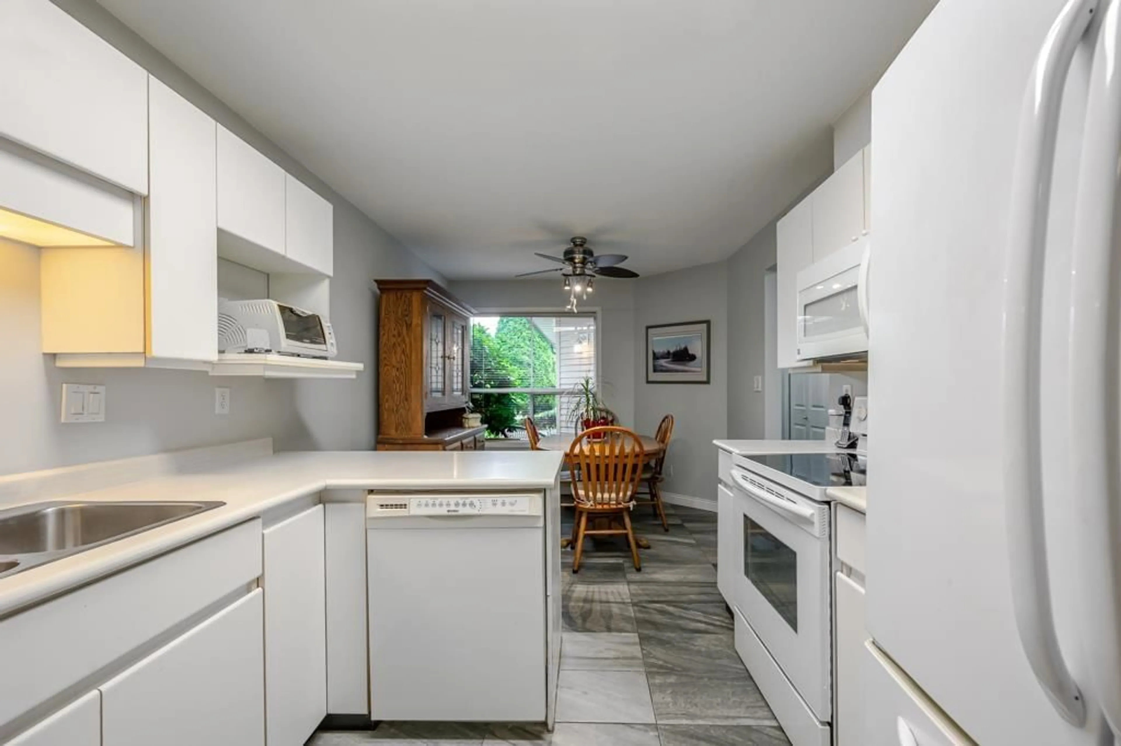 Unknown for 112 - 10250 155A STREET, Surrey British Columbia V3R4K5