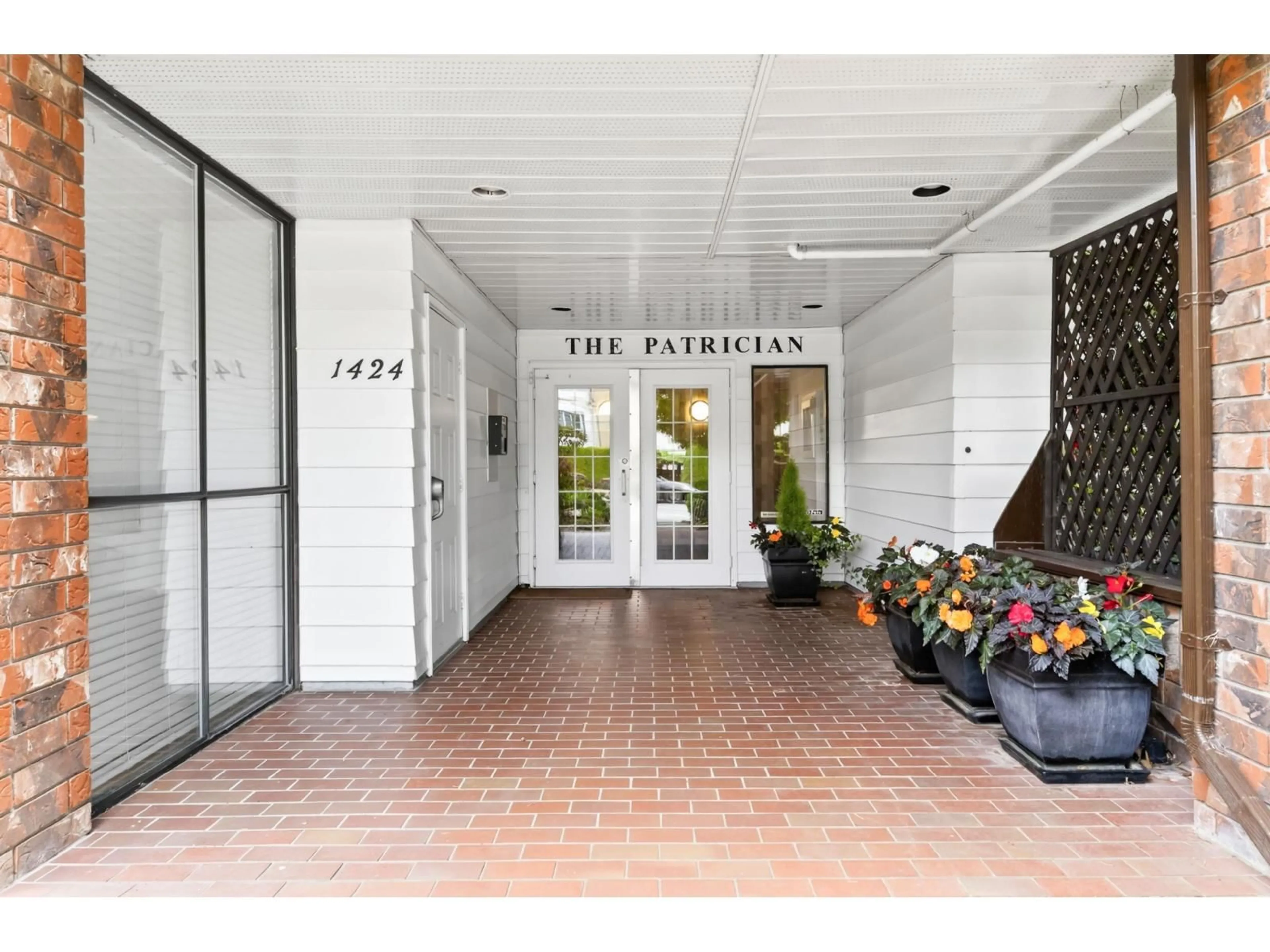 Unknown for 102 - 1424 MARTIN STREET, White Rock British Columbia V4B3W7