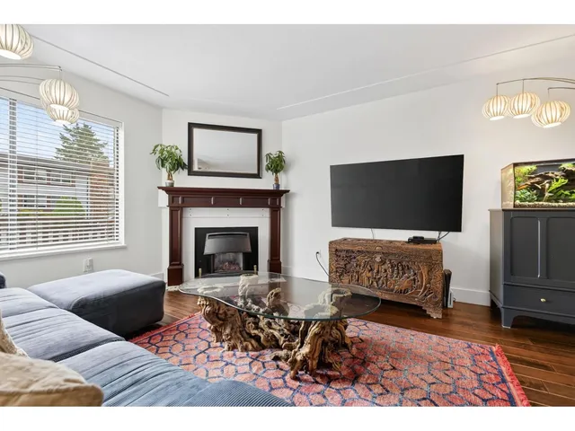 102 - 1424 MARTIN STREET, White Rock 3