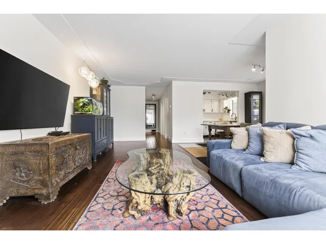 102 - 1424 MARTIN STREET, White Rock 4