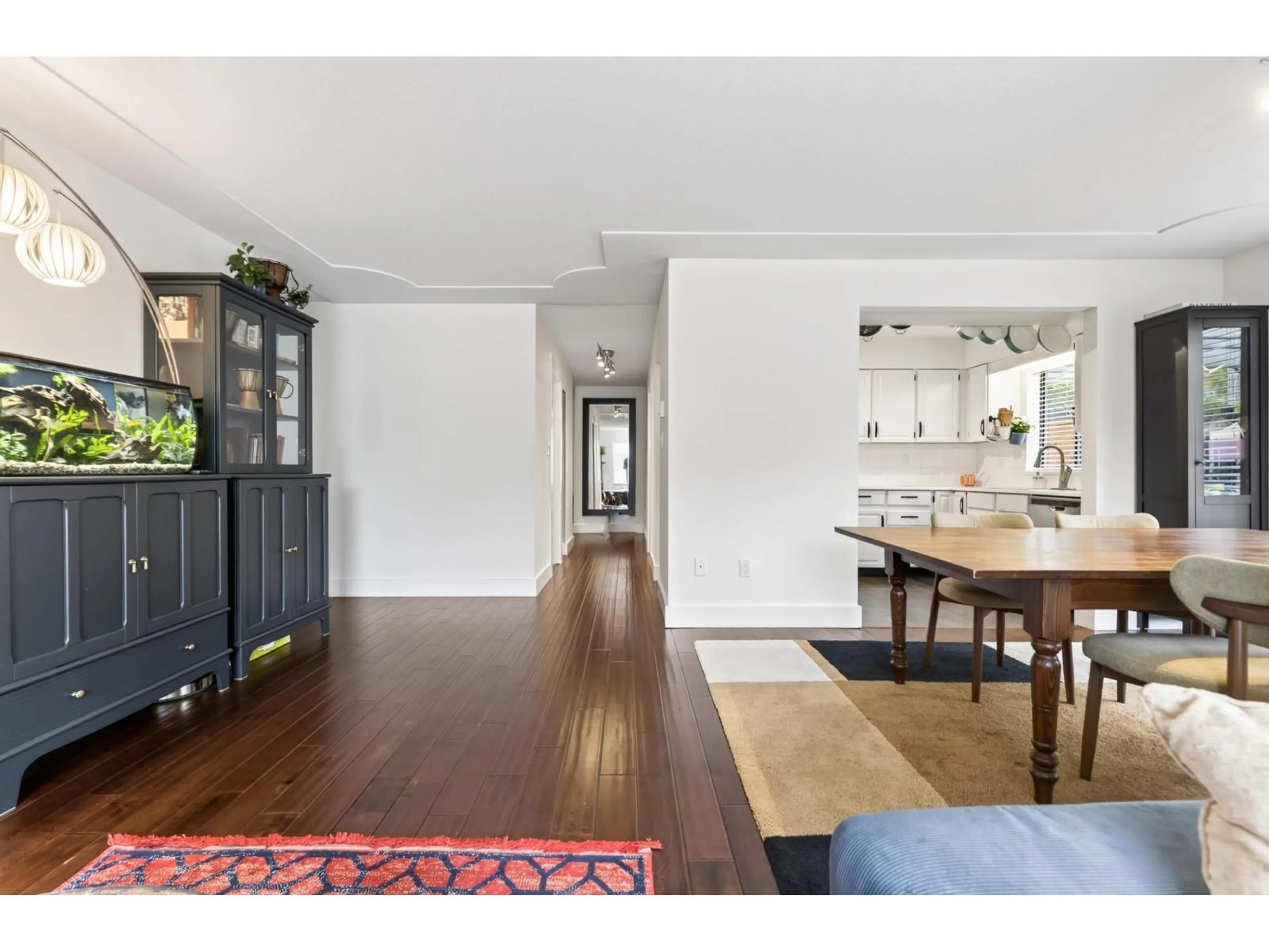 Indoor entryway for 102 - 1424 MARTIN STREET, White Rock British Columbia V4B3W7