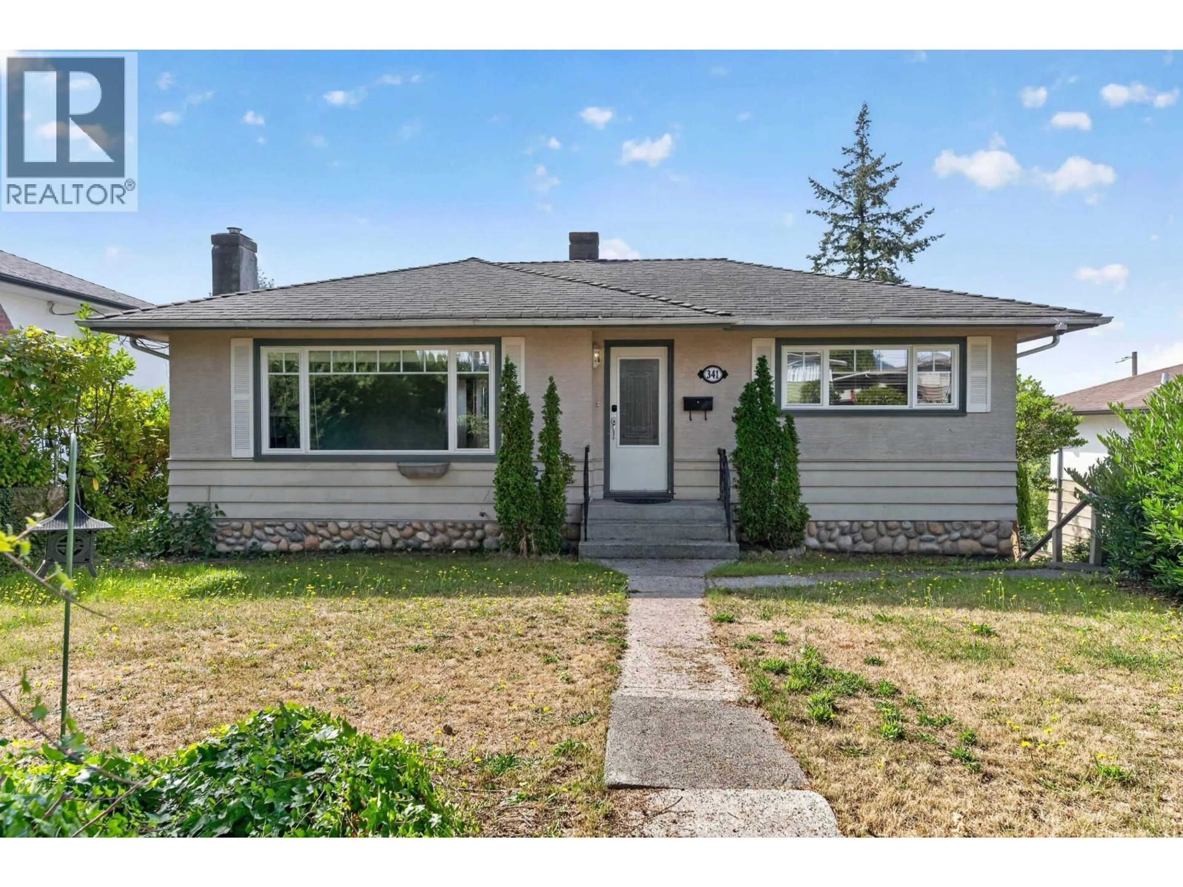 Home with vinyl exterior material, street for 341 24TH STREET, North Vancouver British Columbia V7M2C7
