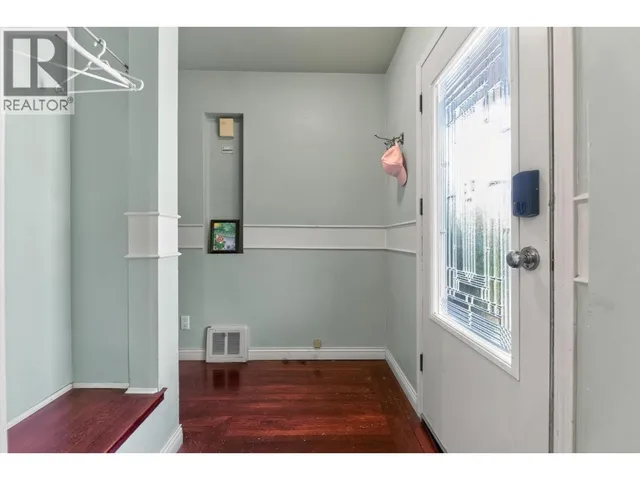 341 24TH STREET, North Vancouver 4