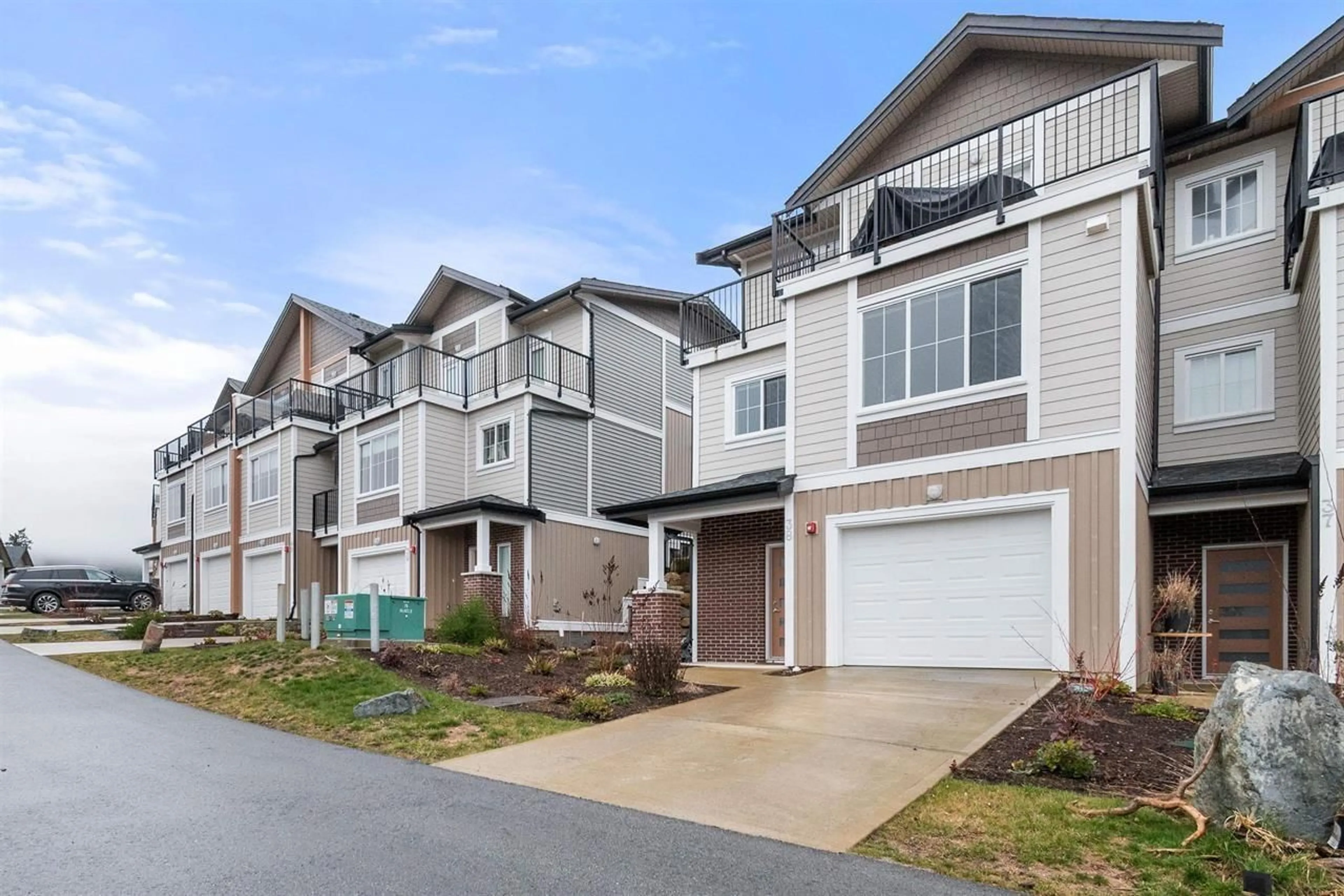 A pic from outside/outdoor area/front of a property/back of a property/a pic from drone, street for 38 - 1928 WOODSIDE BOULEVARD, Agassiz British Columbia V0M1A1