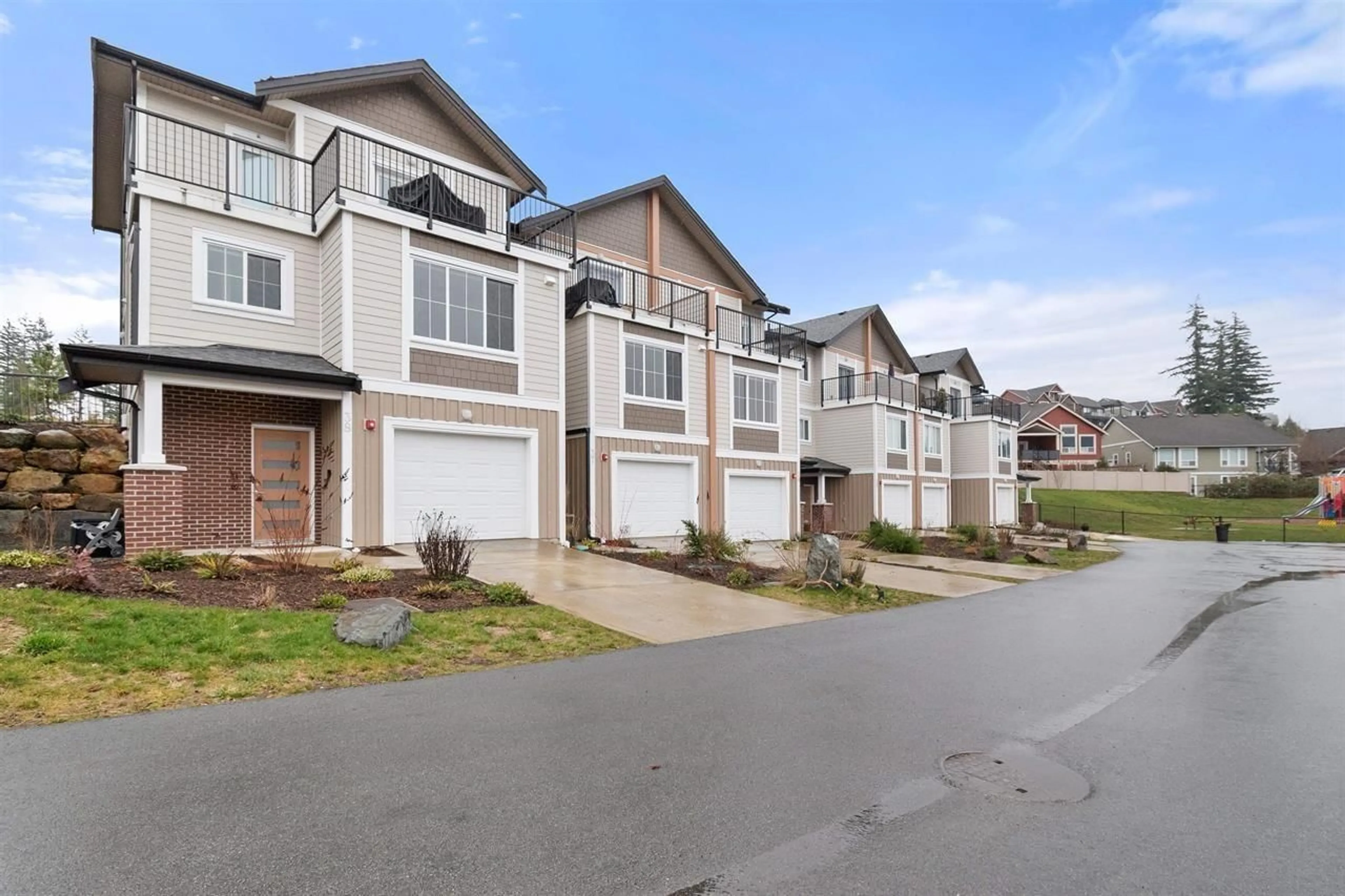 A pic from outside/outdoor area/front of a property/back of a property/a pic from drone, street for 38 - 1928 WOODSIDE BOULEVARD, Agassiz British Columbia V0M1A1