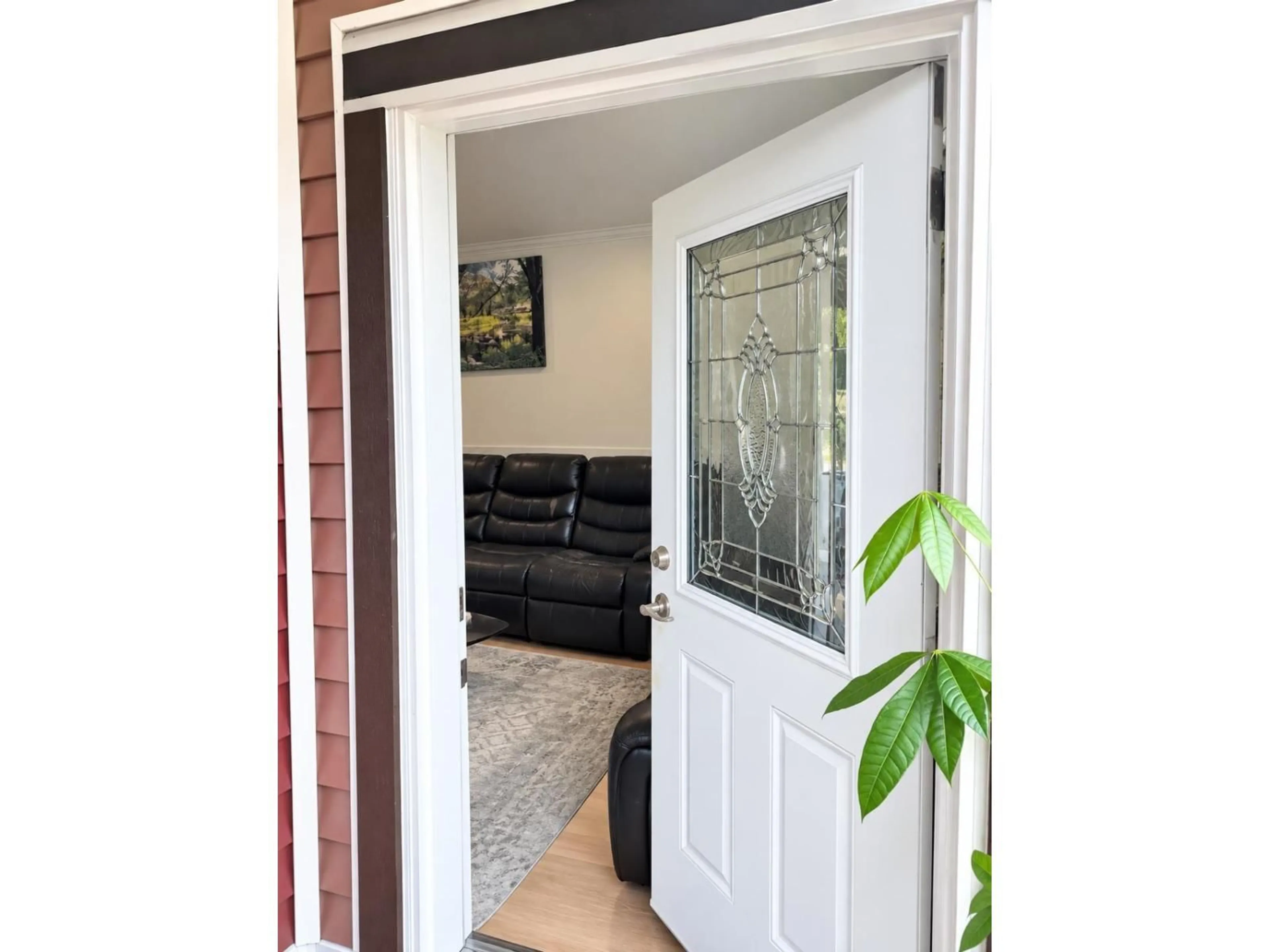 Indoor entryway for 45 - 9405 121 STREET, Surrey British Columbia V3V0A9