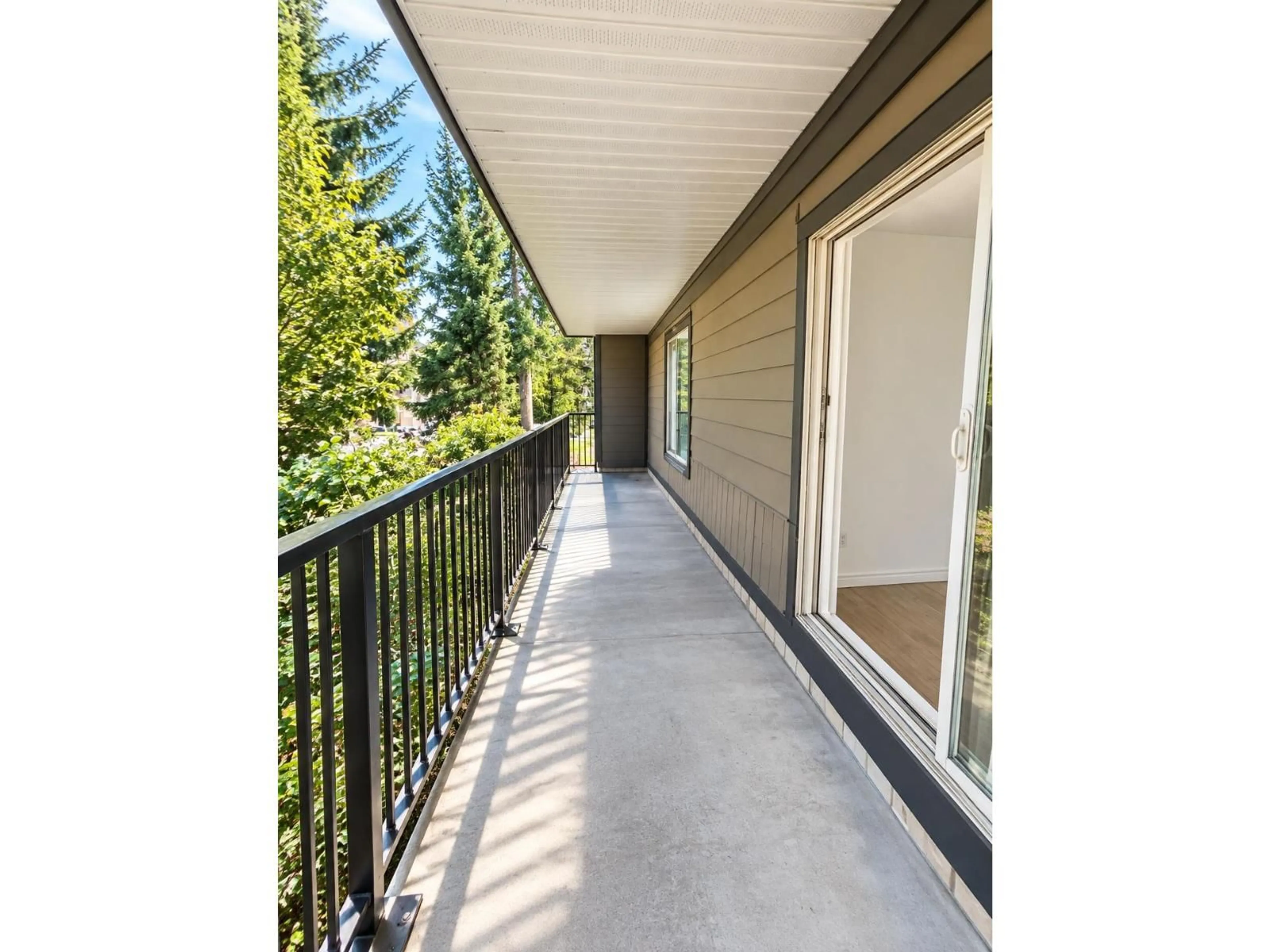Patio, unknown for 107 - 10468 148TH STREET, Surrey British Columbia V3R8T1