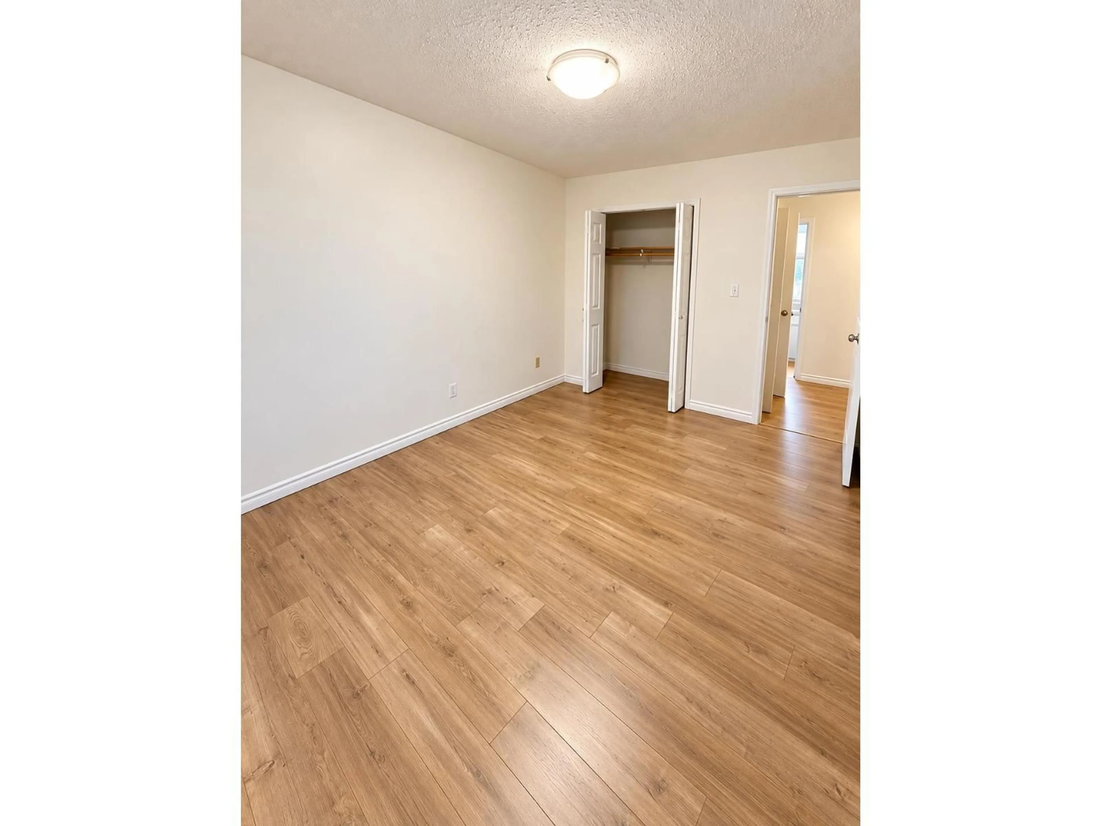 A pic of a room for 107 - 10468 148TH STREET, Surrey British Columbia V3R8T1