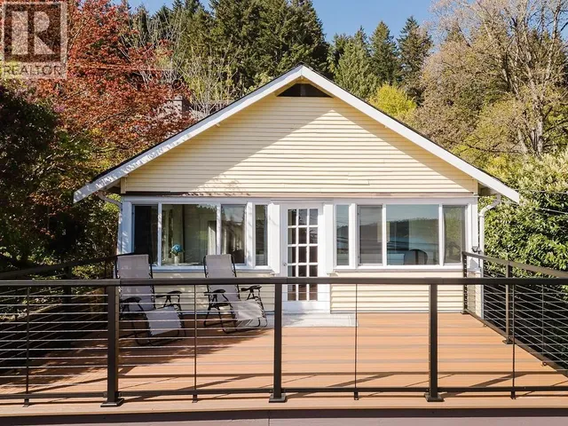 462 CENTRAL AVENUE, Gibsons 3
