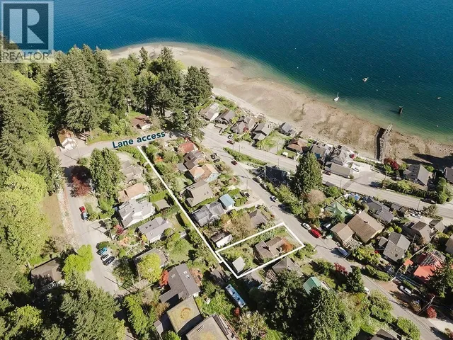 462 CENTRAL AVENUE, Gibsons 5