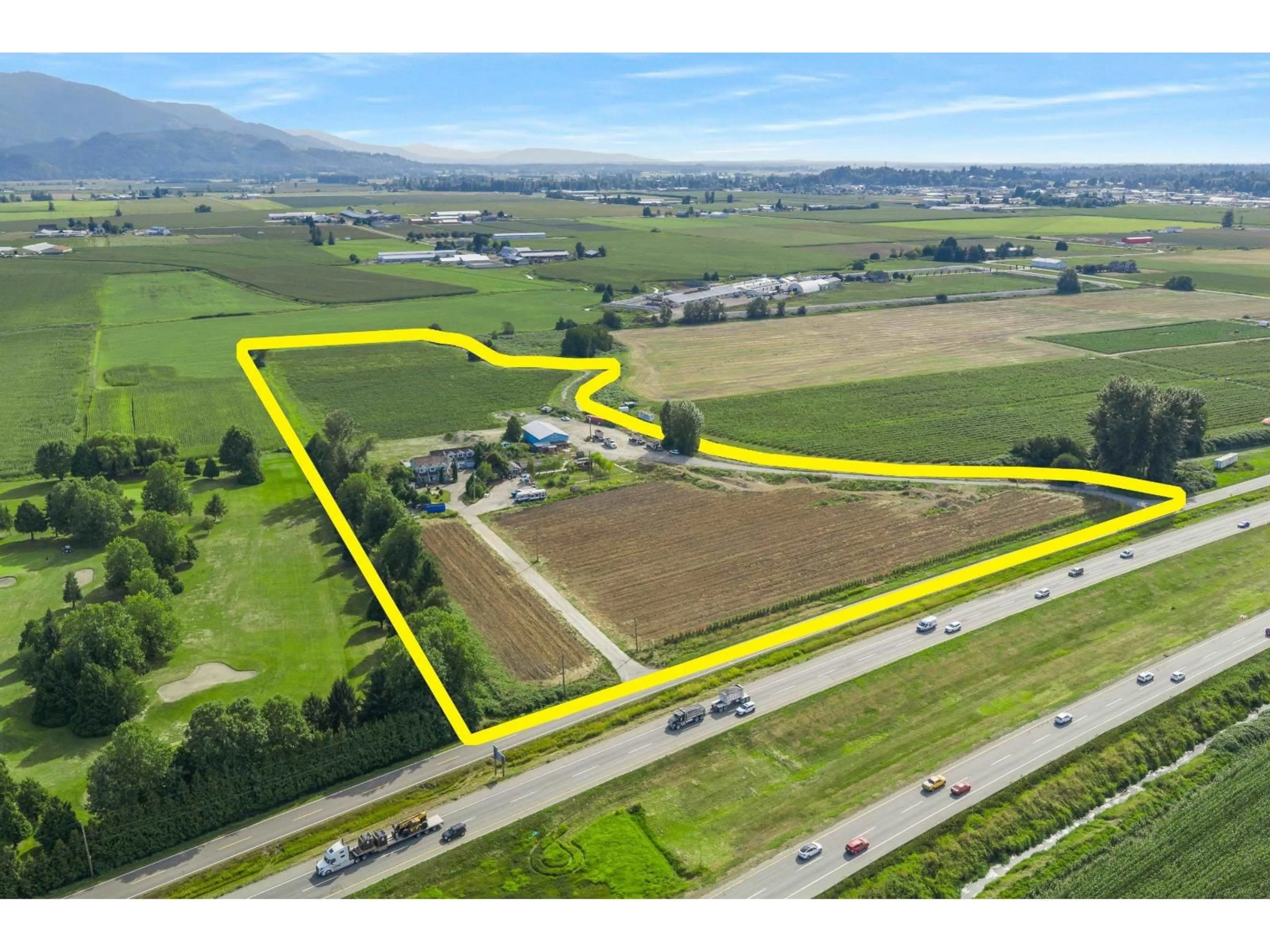 A pic from outside/outdoor area/front of a property/back of a property/a pic from drone, building for 35826 SOUTH PARALLEL ROAD, Abbotsford British Columbia V3G2K4