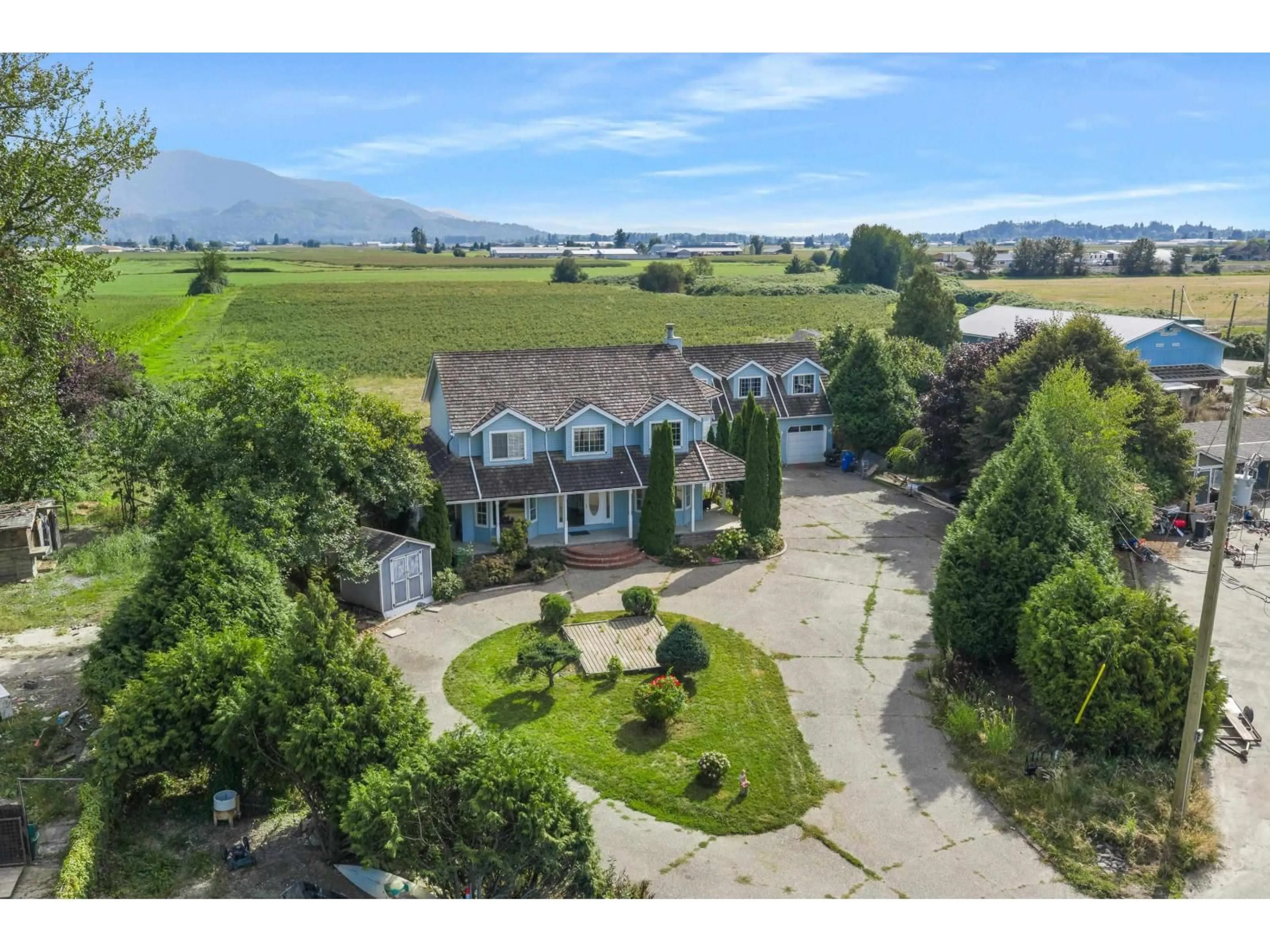A pic from outside/outdoor area/front of a property/back of a property/a pic from drone, mountain view for 35826 SOUTH PARALLEL ROAD, Abbotsford British Columbia V3G2K4