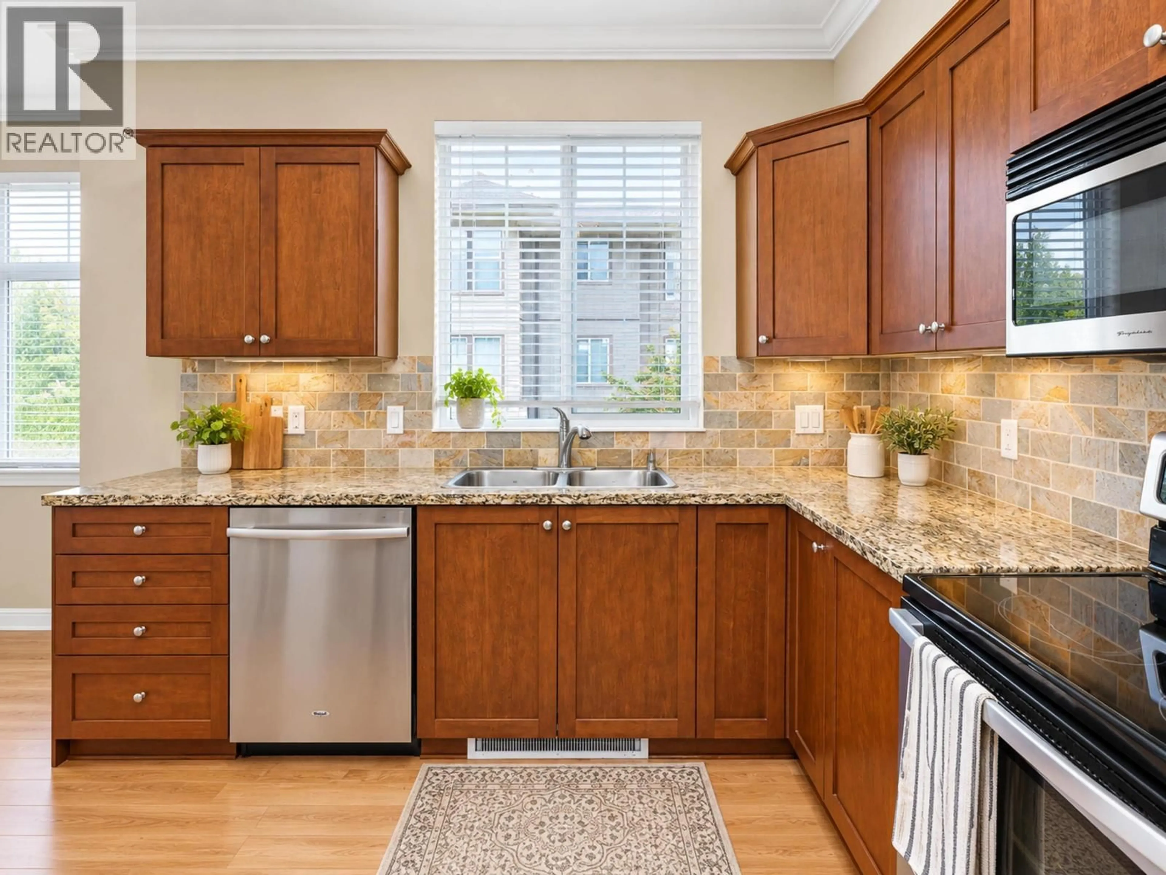 Open concept kitchen, ceramic/tile floor for 326 - 12258 224TH STREET, Maple Ridge British Columbia V2X8Y7
