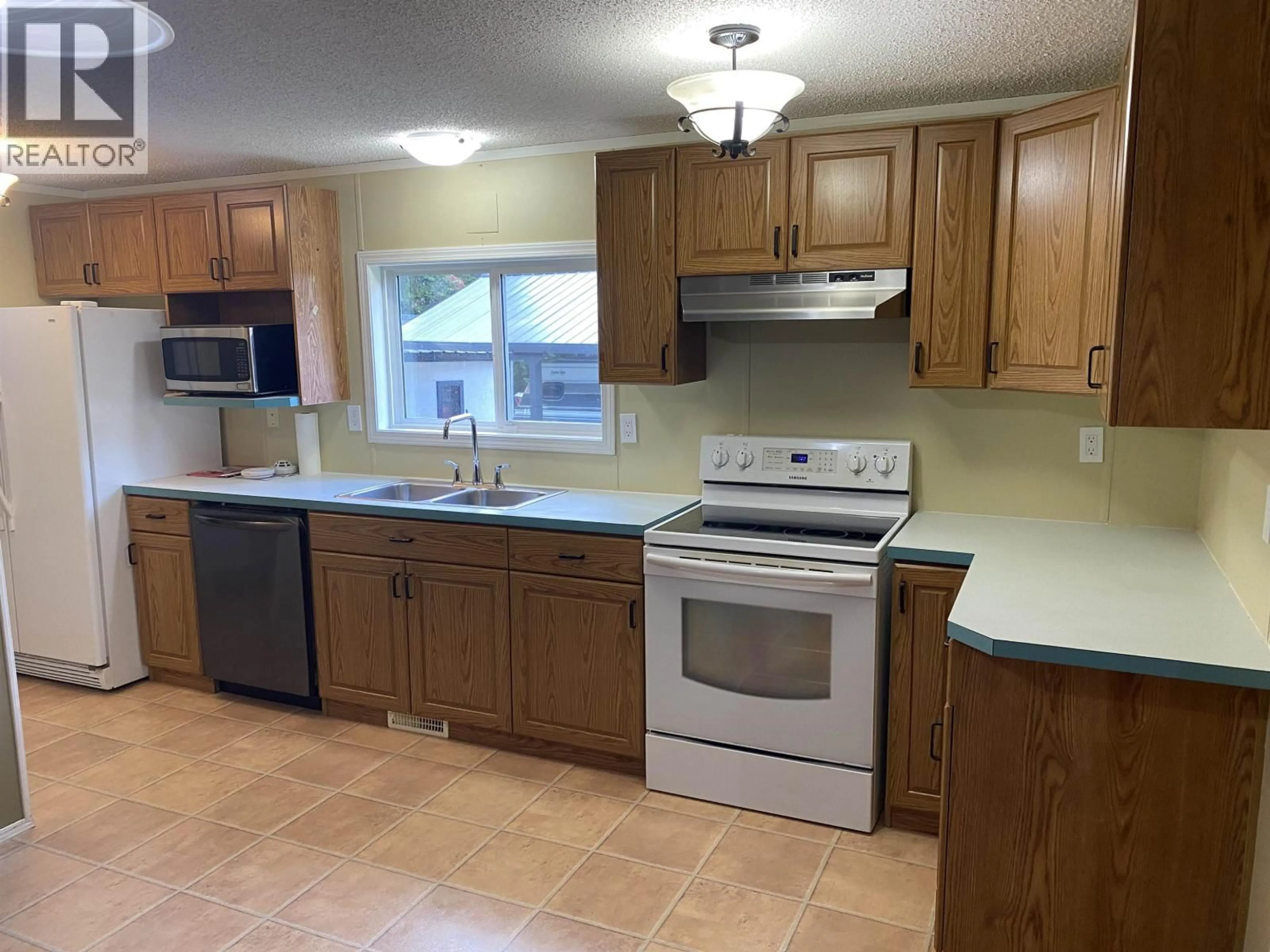 Standard kitchen, ceramic/tile floor for 3061 THEE COURT, Prince George British Columbia V2K5B5