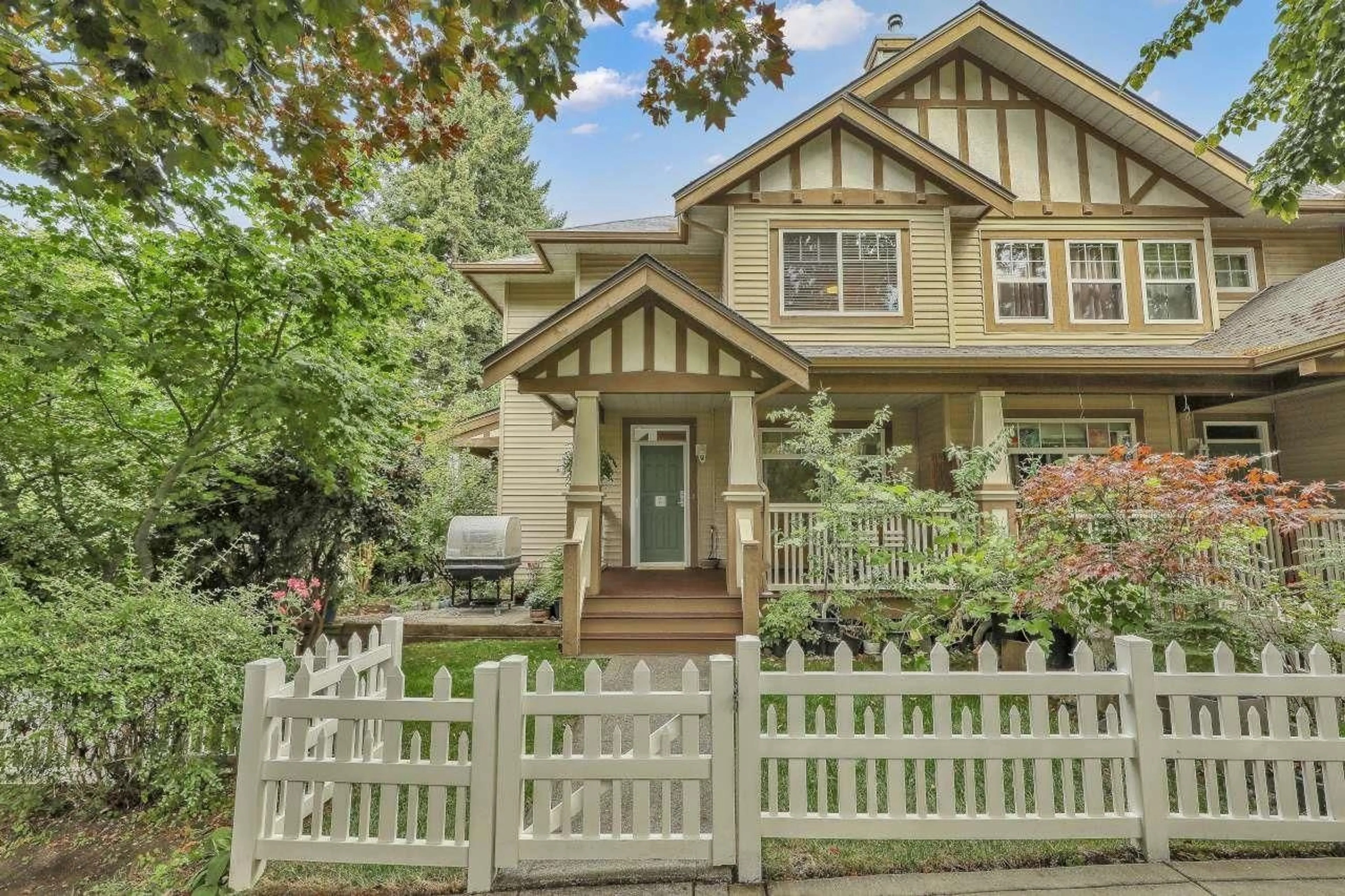 Home with vinyl exterior material, street for 48 - 2678 KING GEORGE BOULEVARD, Surrey British Columbia V4P1H6