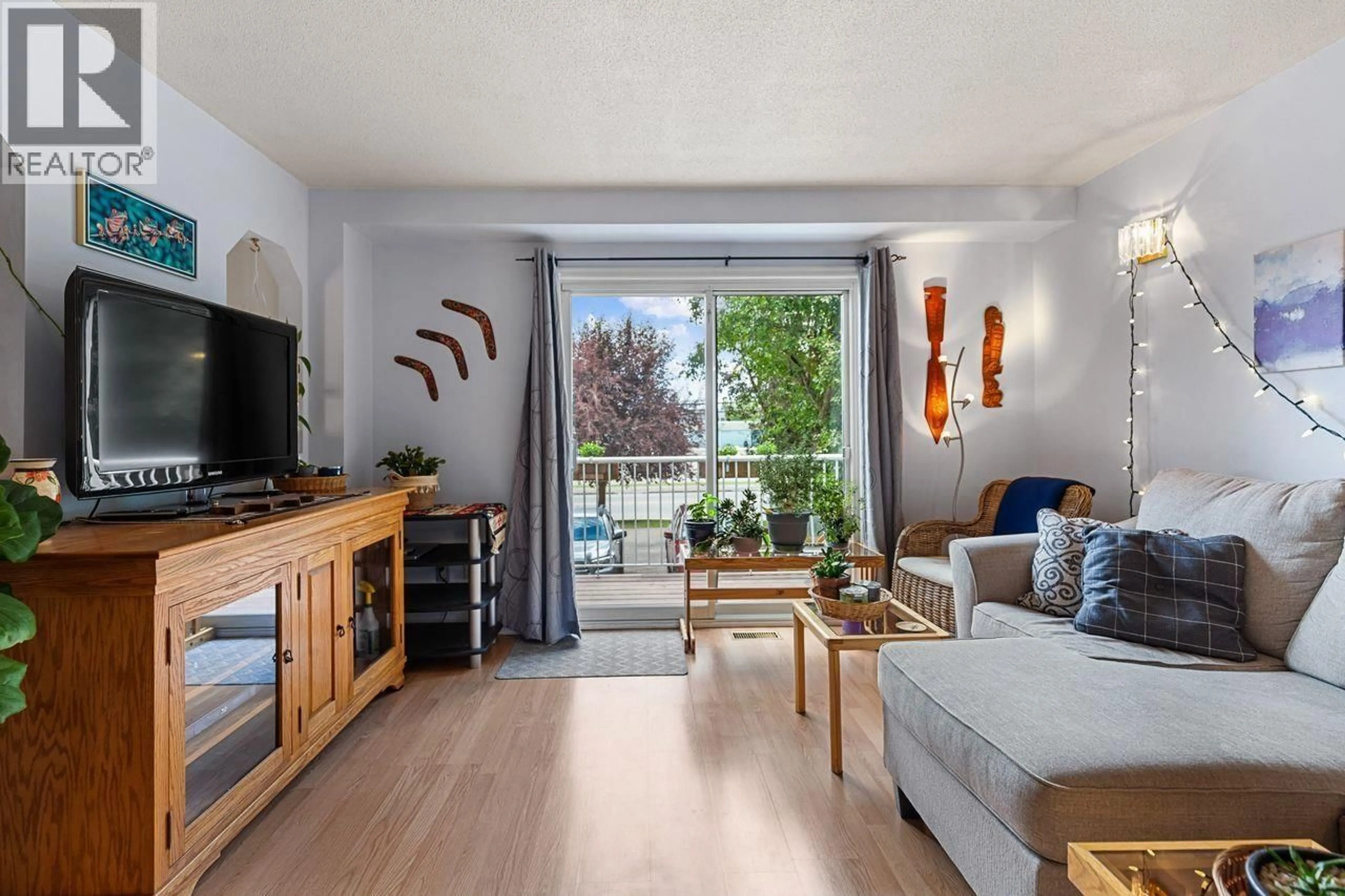 Living room with furniture, wood/laminate floor for 101 - 3307 WESTWOOD DRIVE, Prince George British Columbia V2N1S4