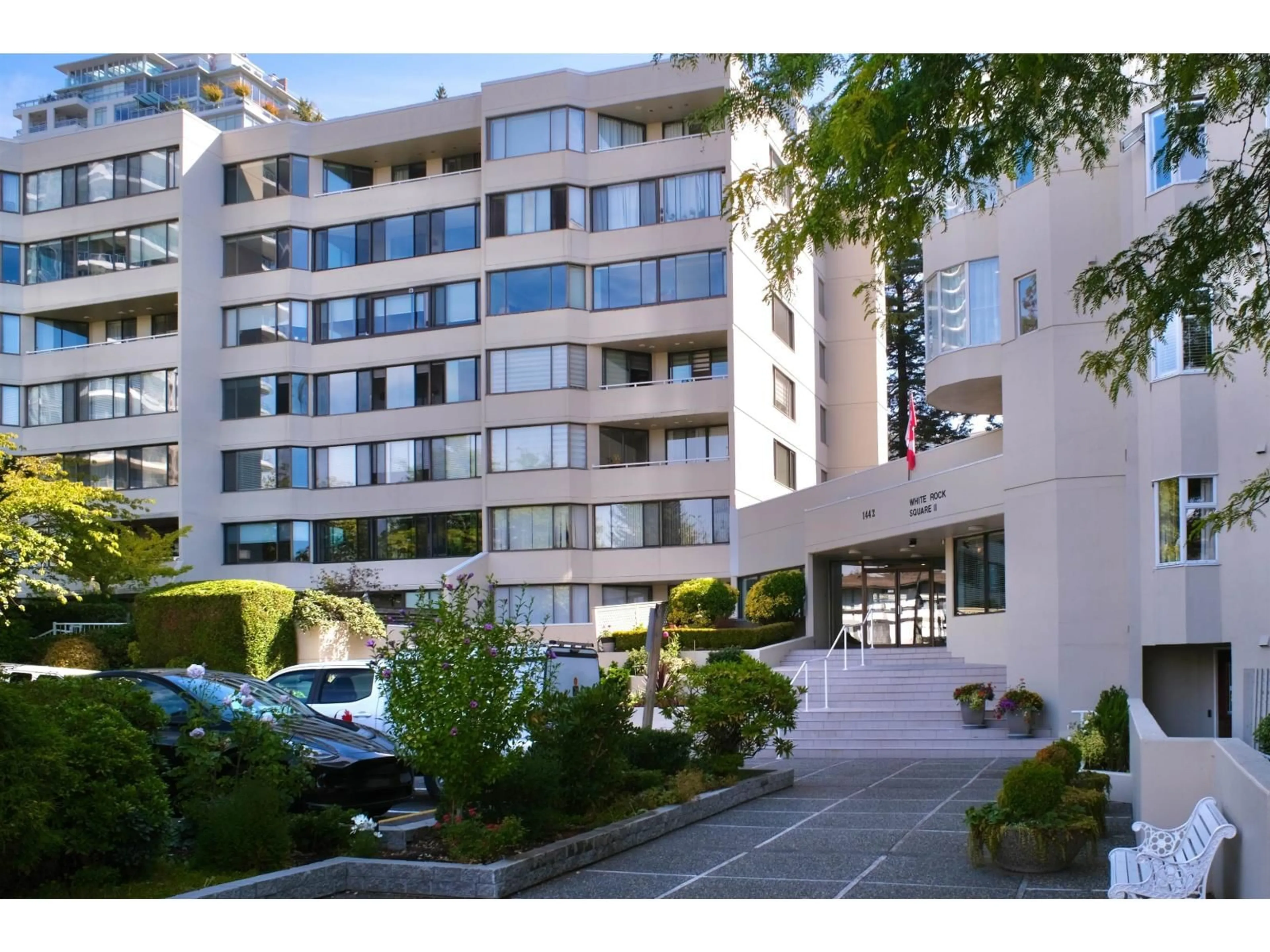 Indoor foyer for 603 - 1442 FOSTER STREET, White Rock British Columbia V4B3X7