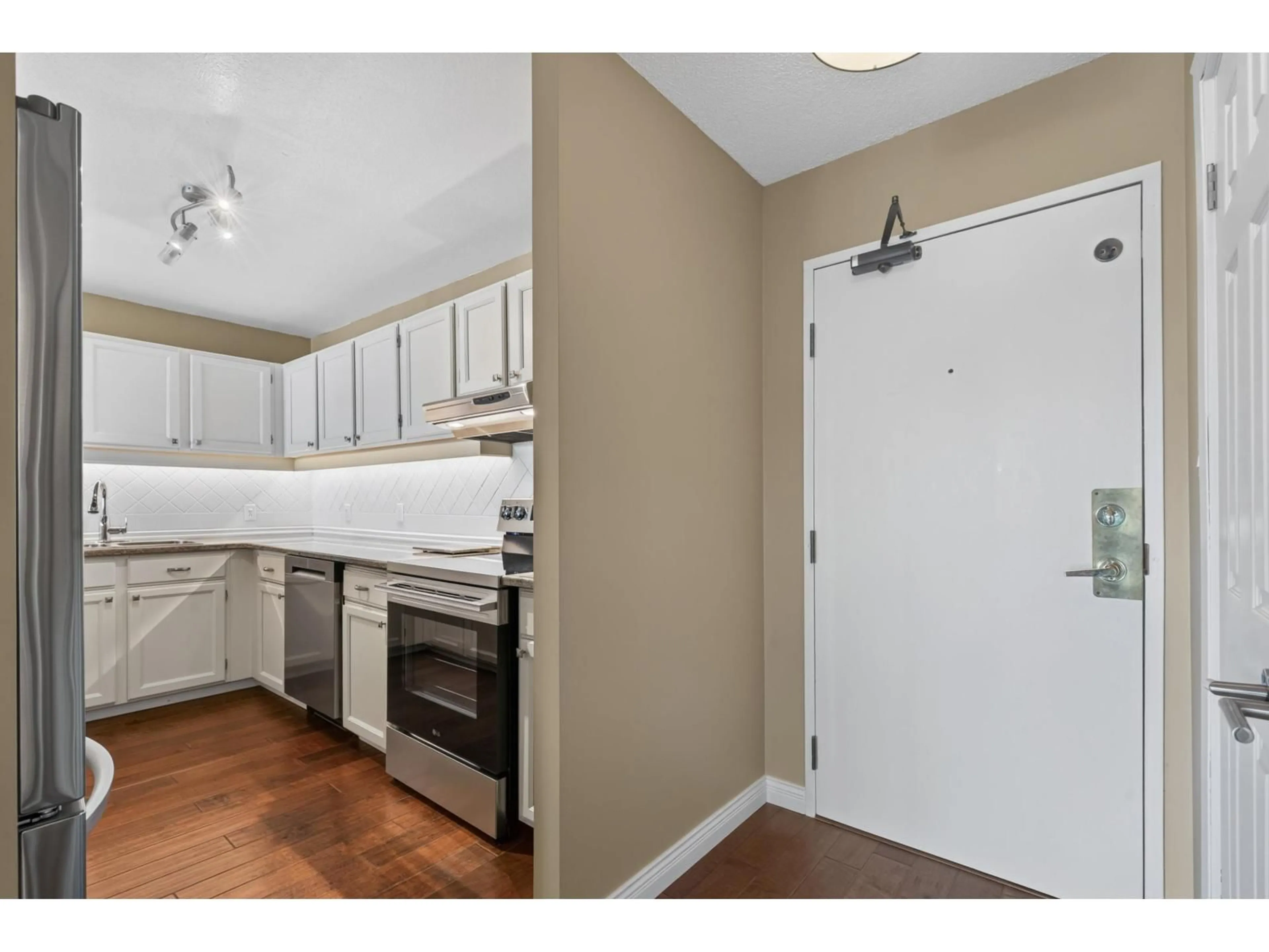 Standard kitchen, unknown for 603 - 1442 FOSTER STREET, White Rock British Columbia V4B3X7
