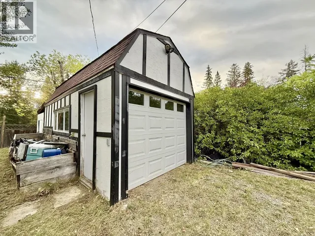 356 BAKER DRIVE, Quesnel 2