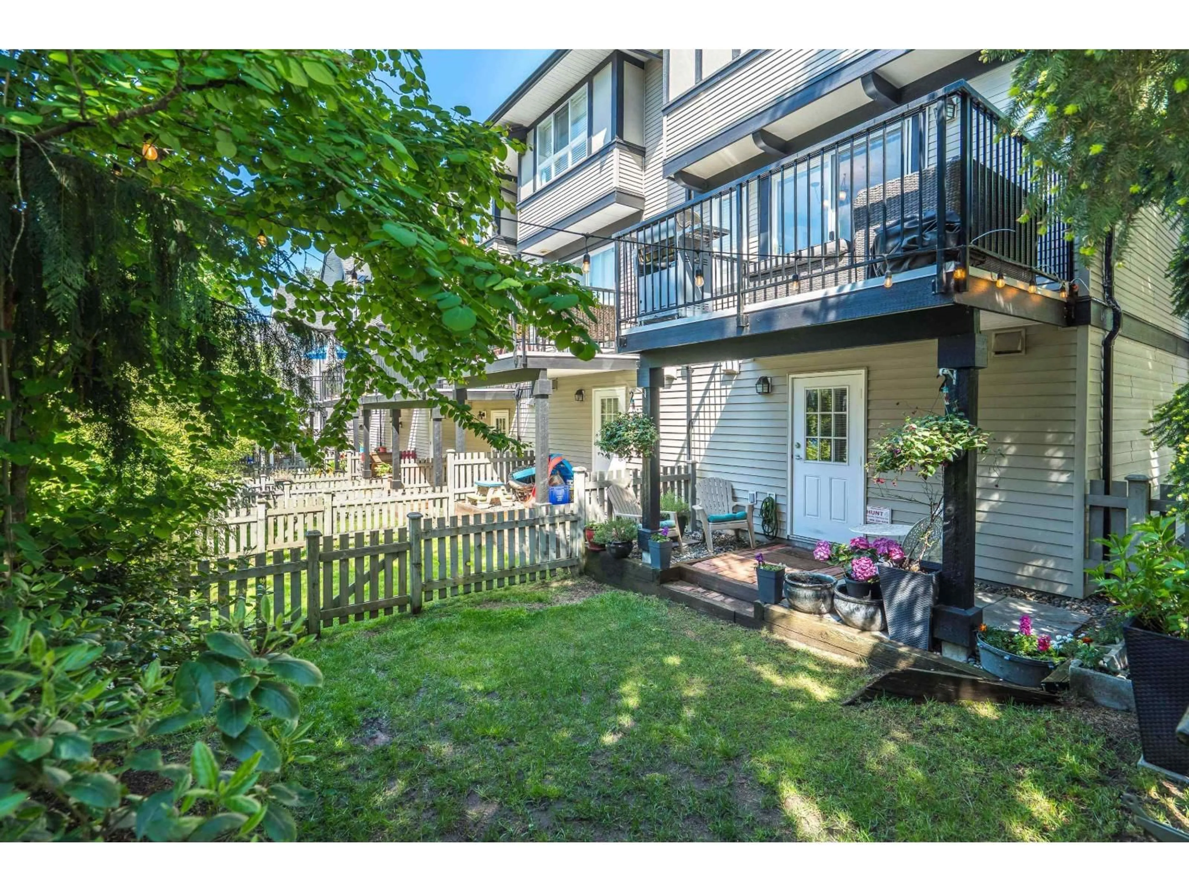 Patio, street for 1 - 6747 203 STREET, Langley British Columbia V2Y3B5