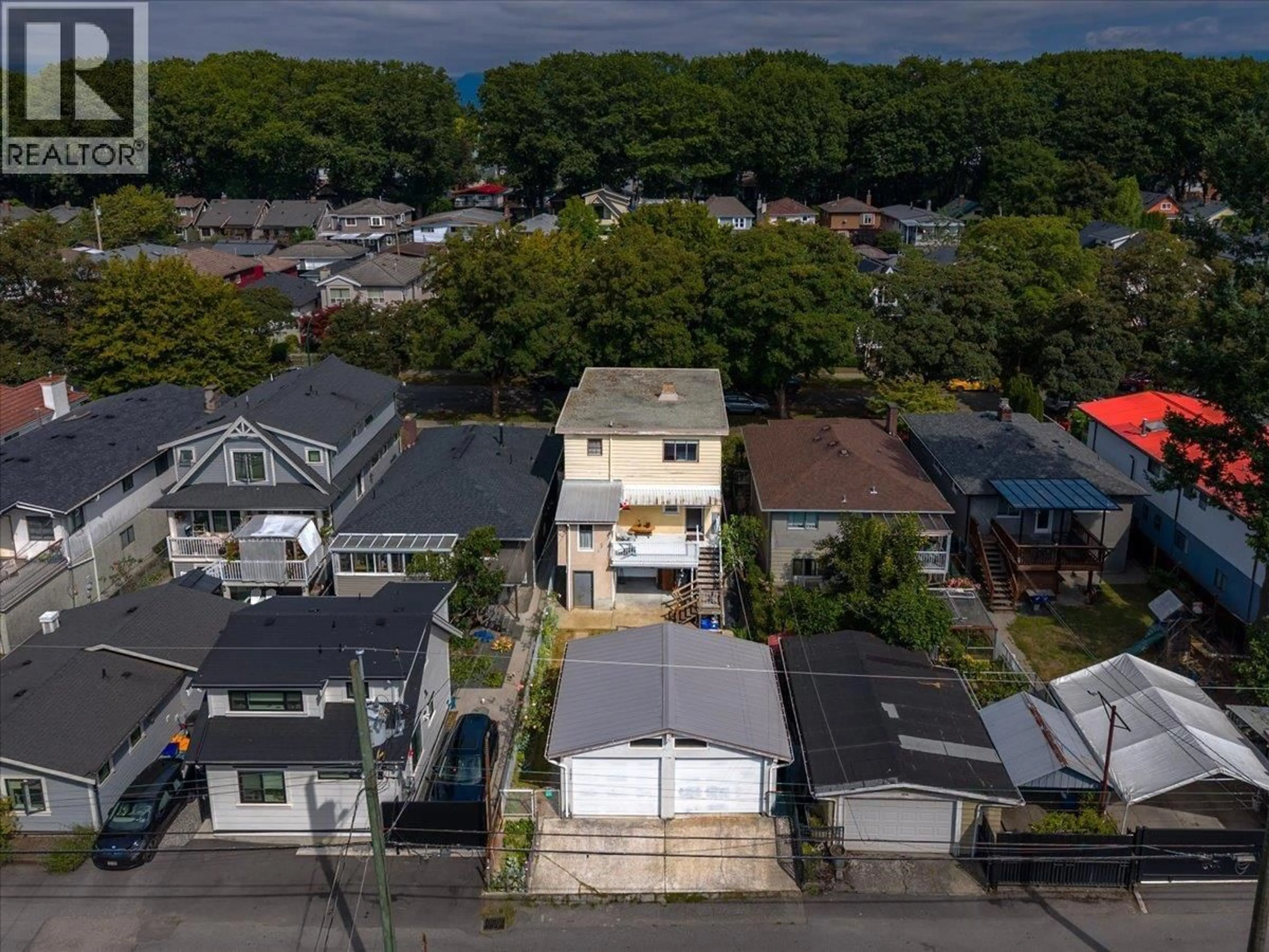A pic from outside/outdoor area/front of a property/back of a property/a pic from drone, street for 2206 8TH AVENUE, Vancouver British Columbia V5N1V5