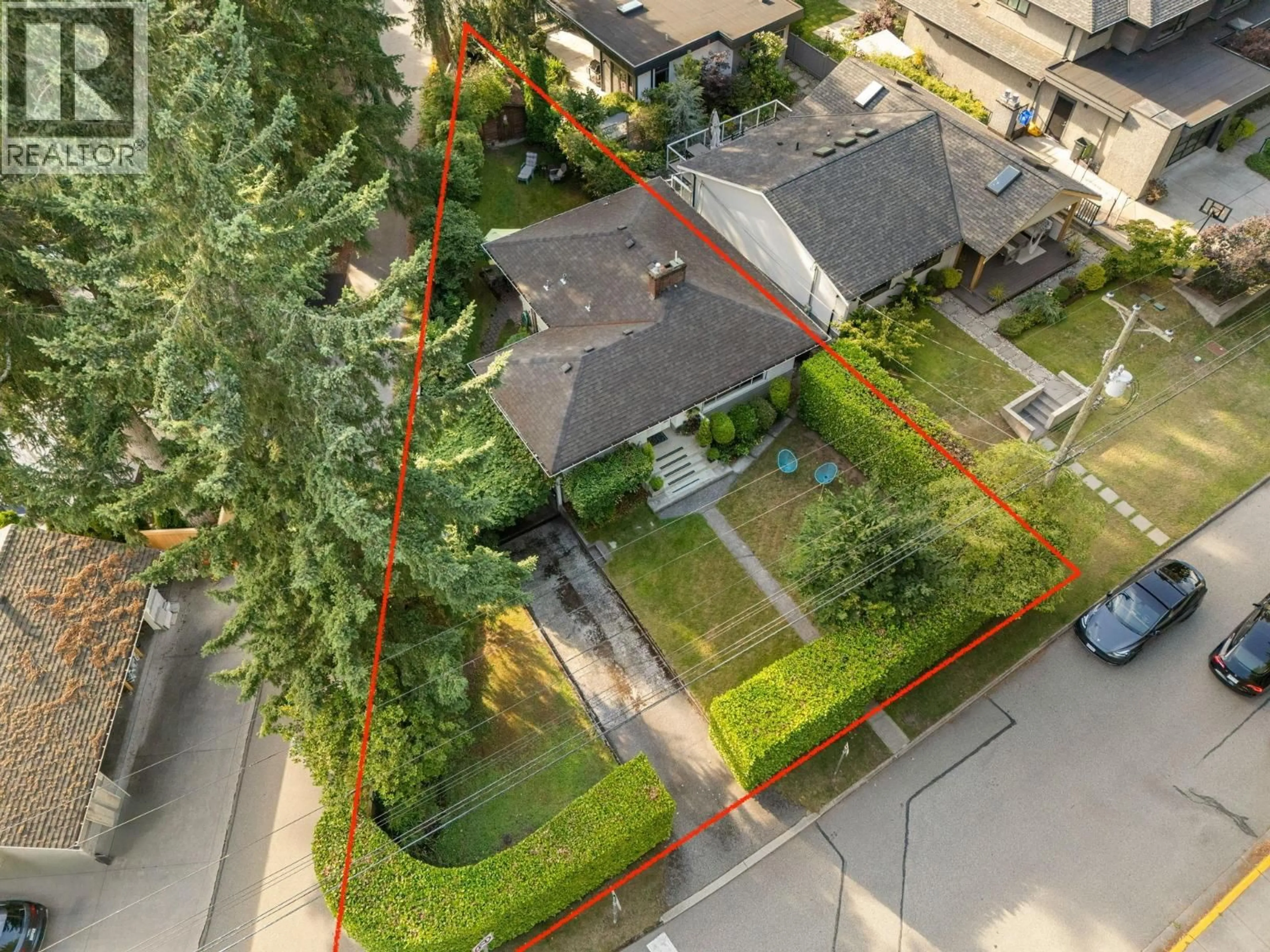 A pic from outside/outdoor area/front of a property/back of a property/a pic from drone, city buildings view from balcony for 2011 BRIDGMAN AVENUE, North Vancouver British Columbia V7P2T7