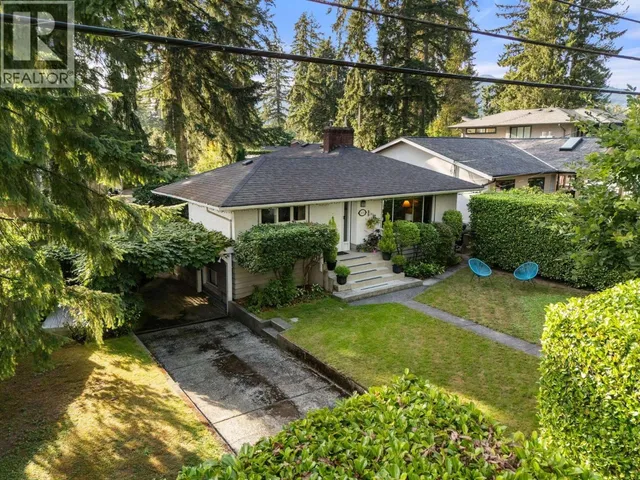 2011 BRIDGMAN AVENUE, North Vancouver 3