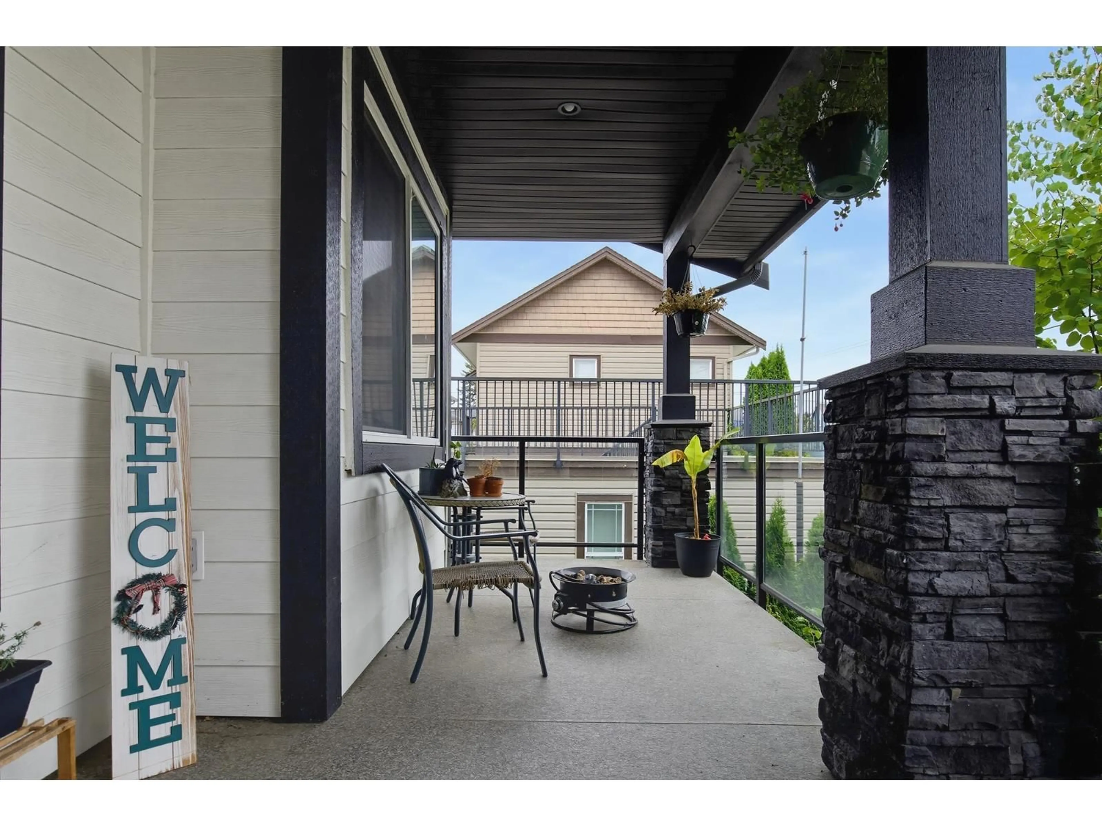 Patio, street for 33367 5TH AVENUE, Mission British Columbia V2V1W2