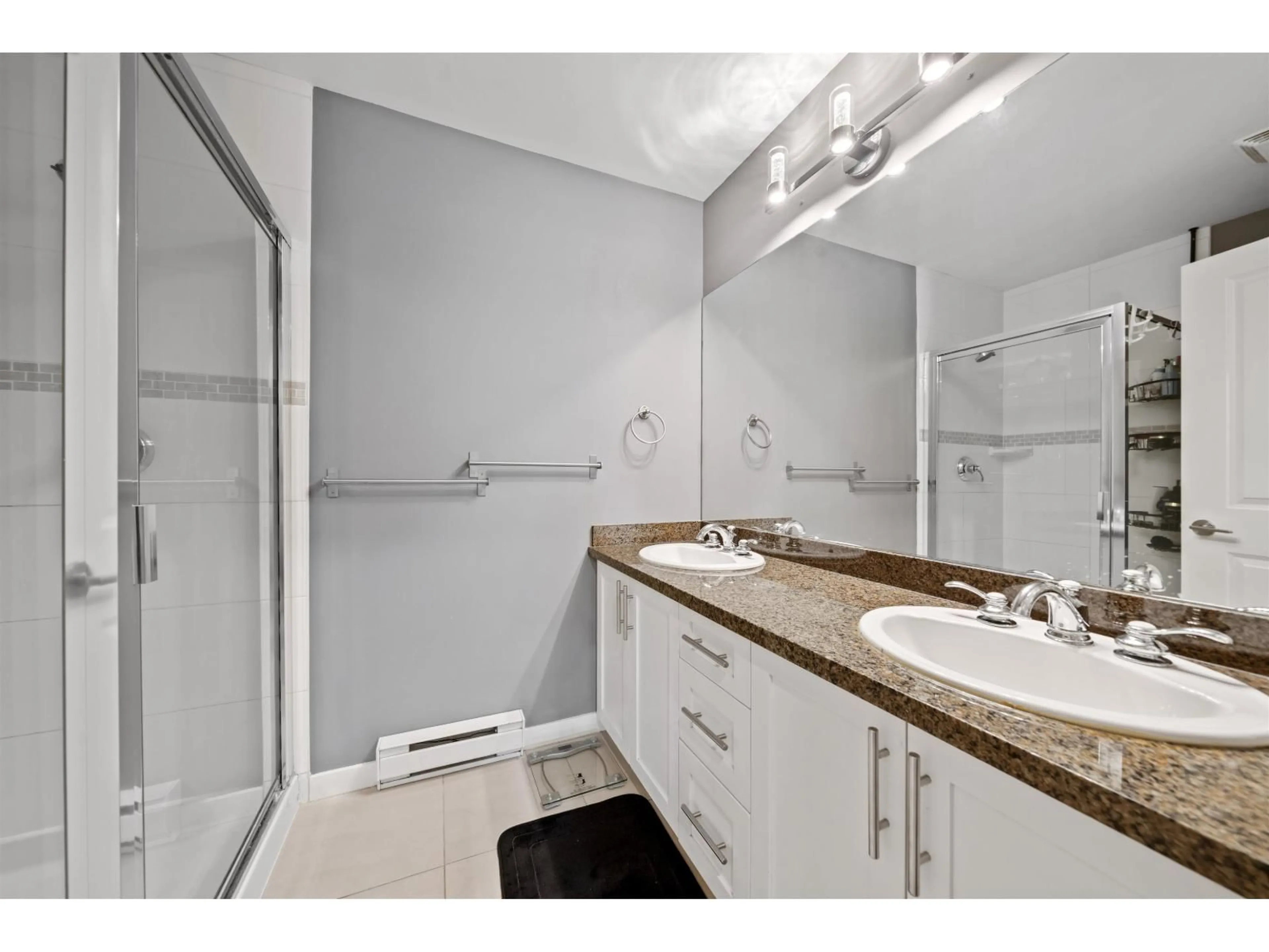 Standard bathroom, ceramic/tile floor for 11 - 21661 88 AVENUE, Langley British Columbia V1M4E6