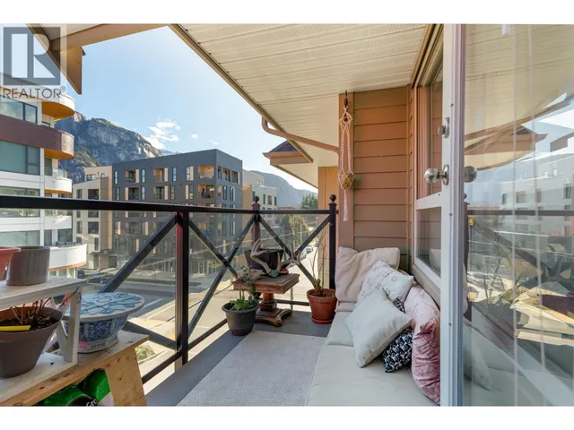 313 - 38003 SECOND AVENUE, Squamish 3