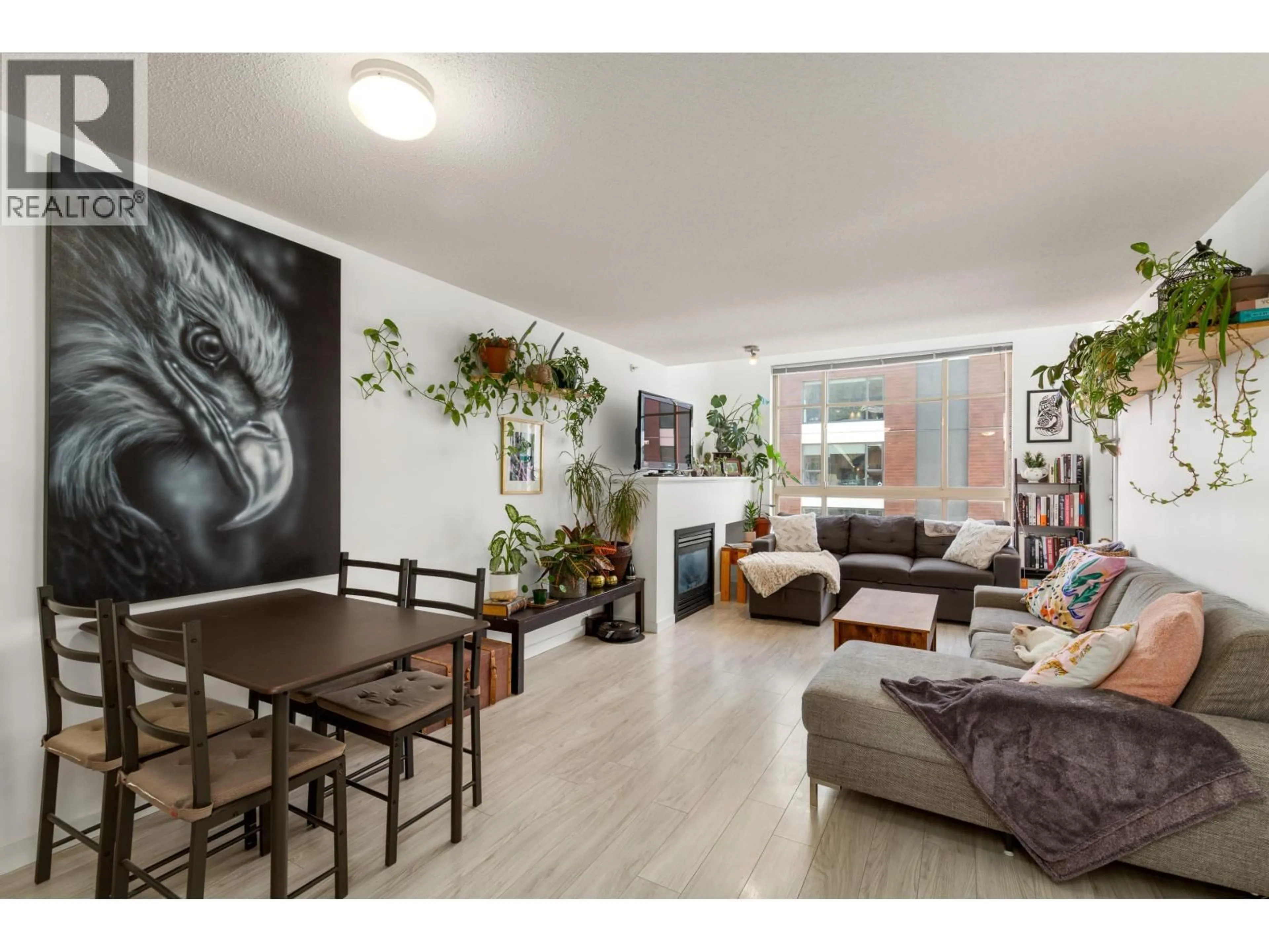 Living room with furniture, unknown for 313 - 38003 SECOND AVENUE, Squamish British Columbia V8B0C4