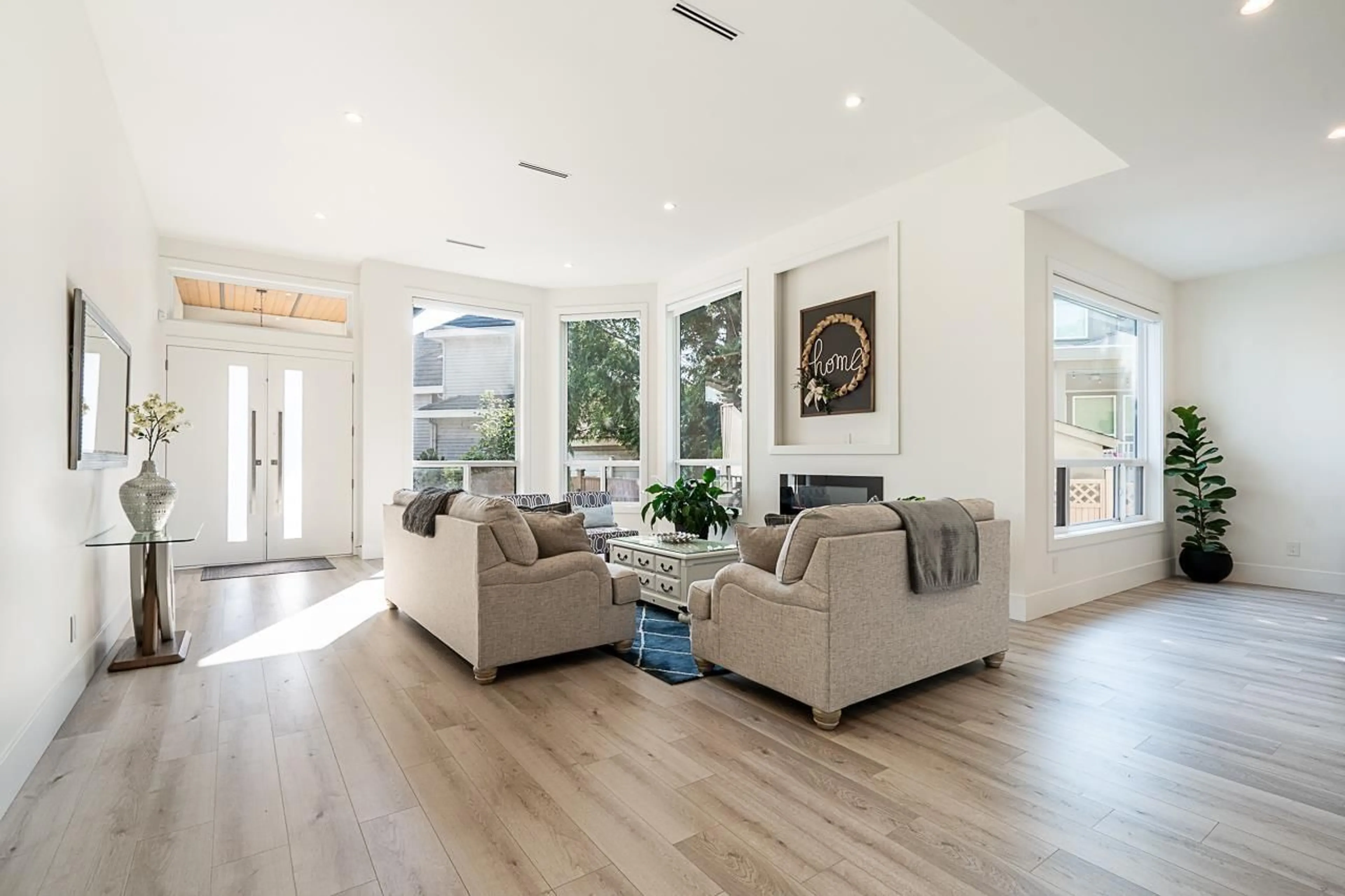 Living room with furniture, unknown for 16177 89 A AVENUE, Surrey British Columbia V4N2Z4