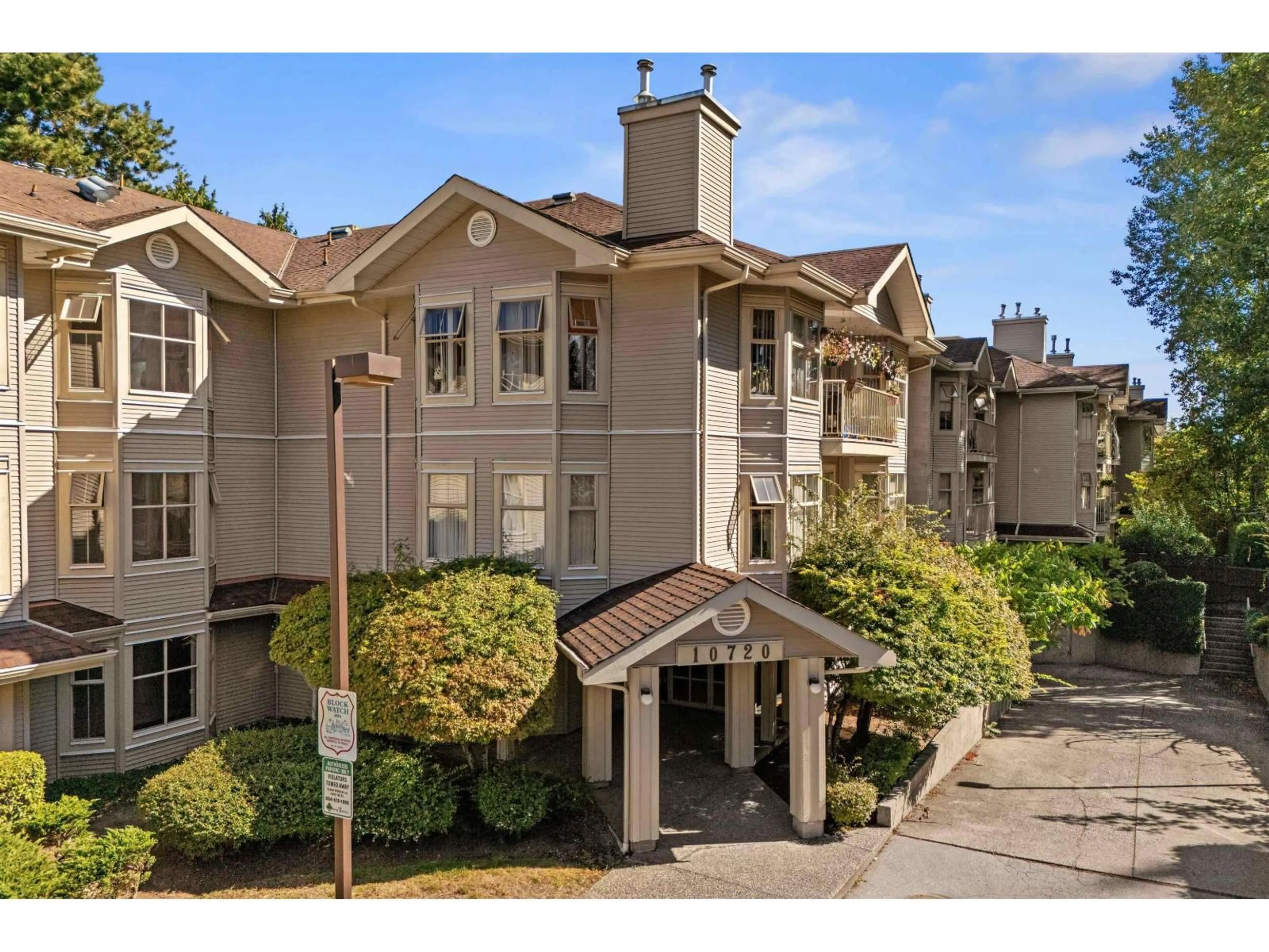 A pic from outside/outdoor area/front of a property/back of a property/a pic from drone, unknown for 303 - 10720 138 STREET, Surrey British Columbia V3T4K5
