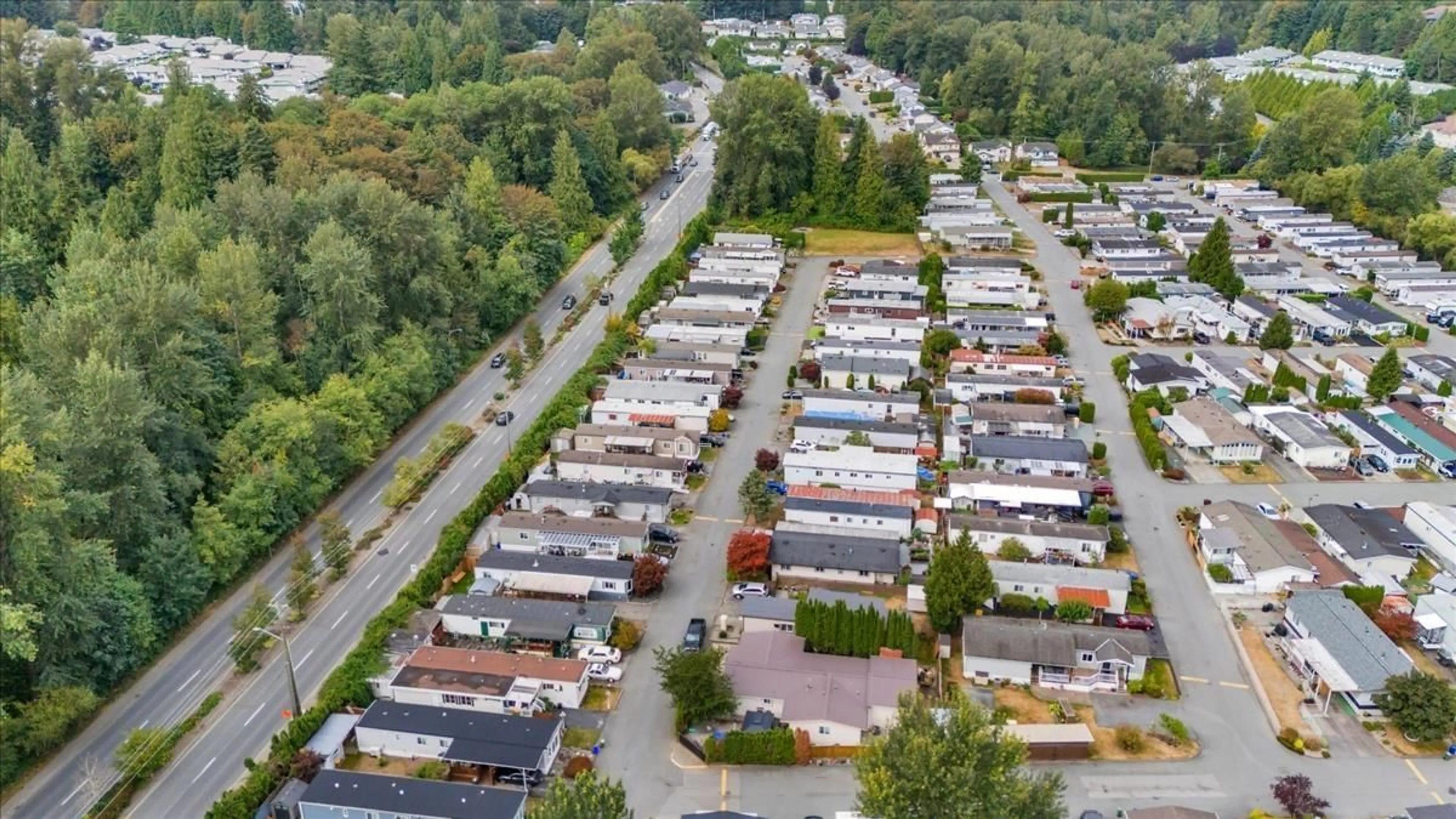 A pic from outside/outdoor area/front of a property/back of a property/a pic from drone, street for 18 - 3300 HORN STREET, Abbotsford British Columbia V2S7Y4