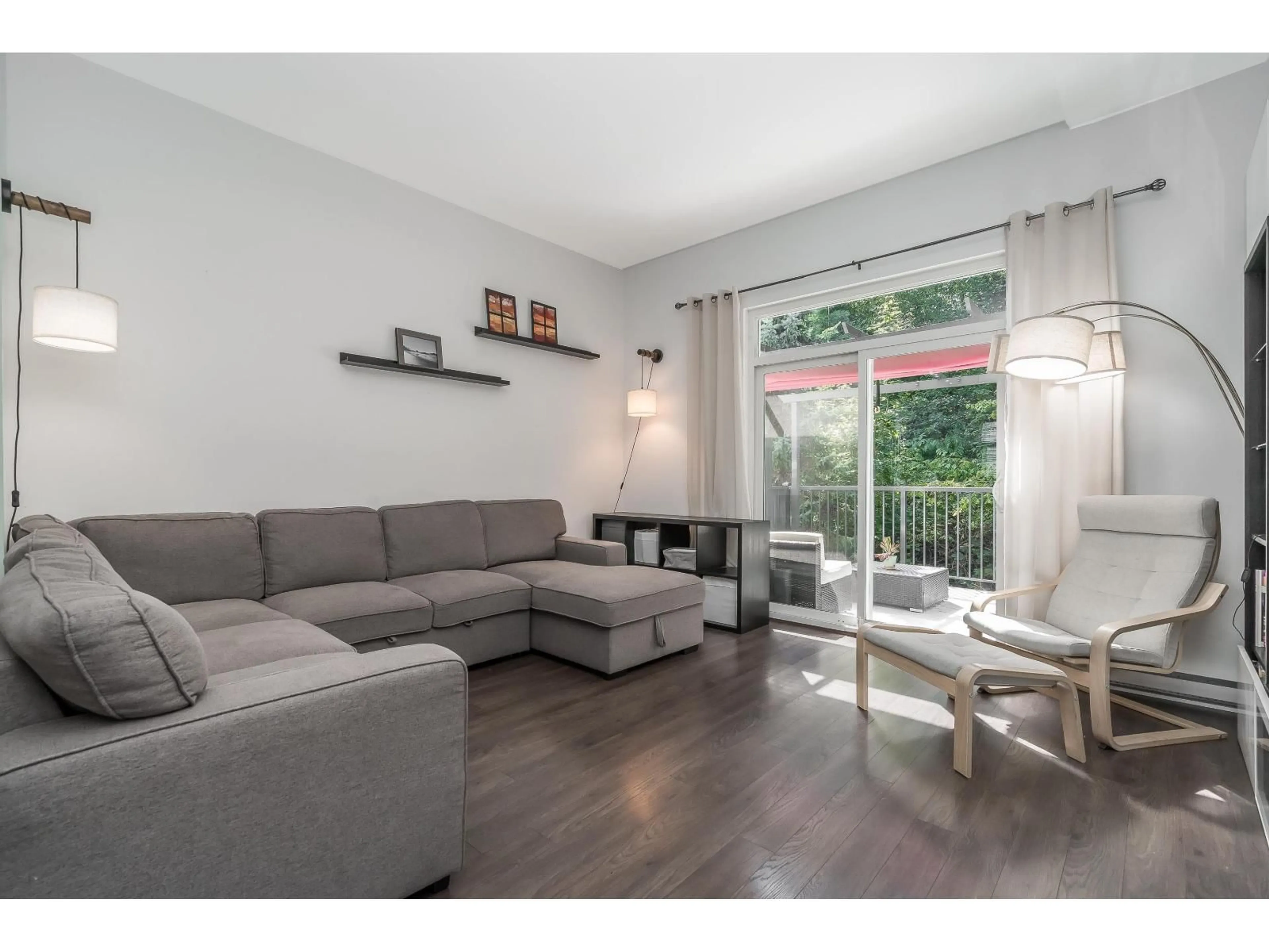 Living room with furniture, wood/laminate floor for 2 - 253 171 STREET, Surrey British Columbia V3A9P4