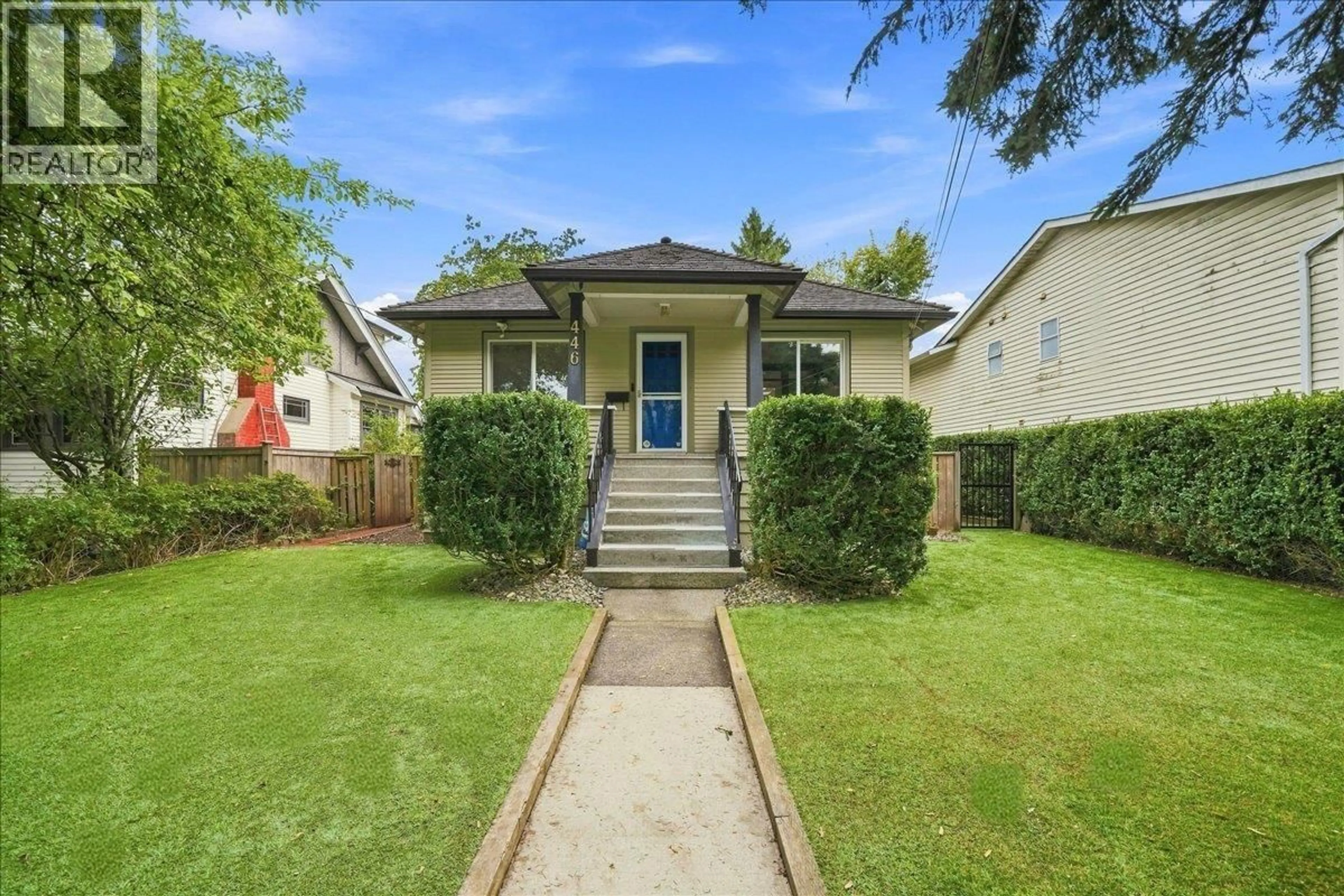Home with vinyl exterior material, street for 446 KELLY STREET, New Westminster British Columbia V3L3T9