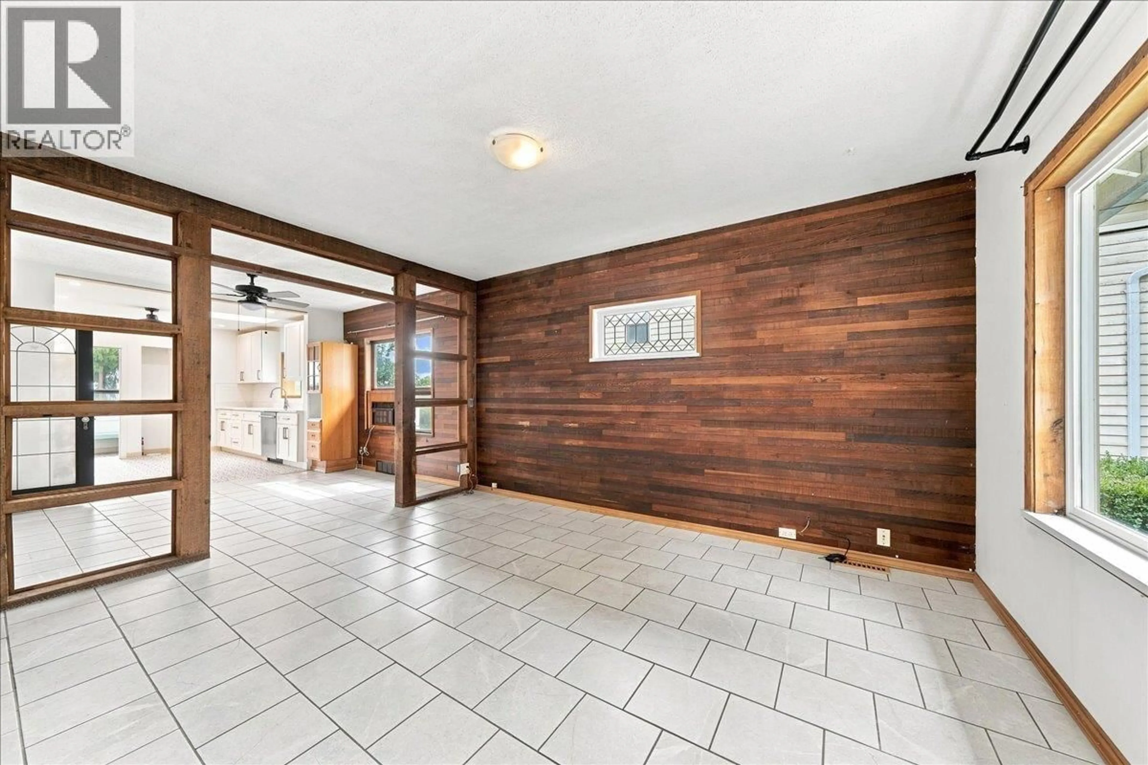 Indoor foyer for 446 KELLY STREET, New Westminster British Columbia V3L3T9