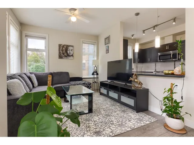 214 - 20078 FRASER HIGHWAY, Langley 4