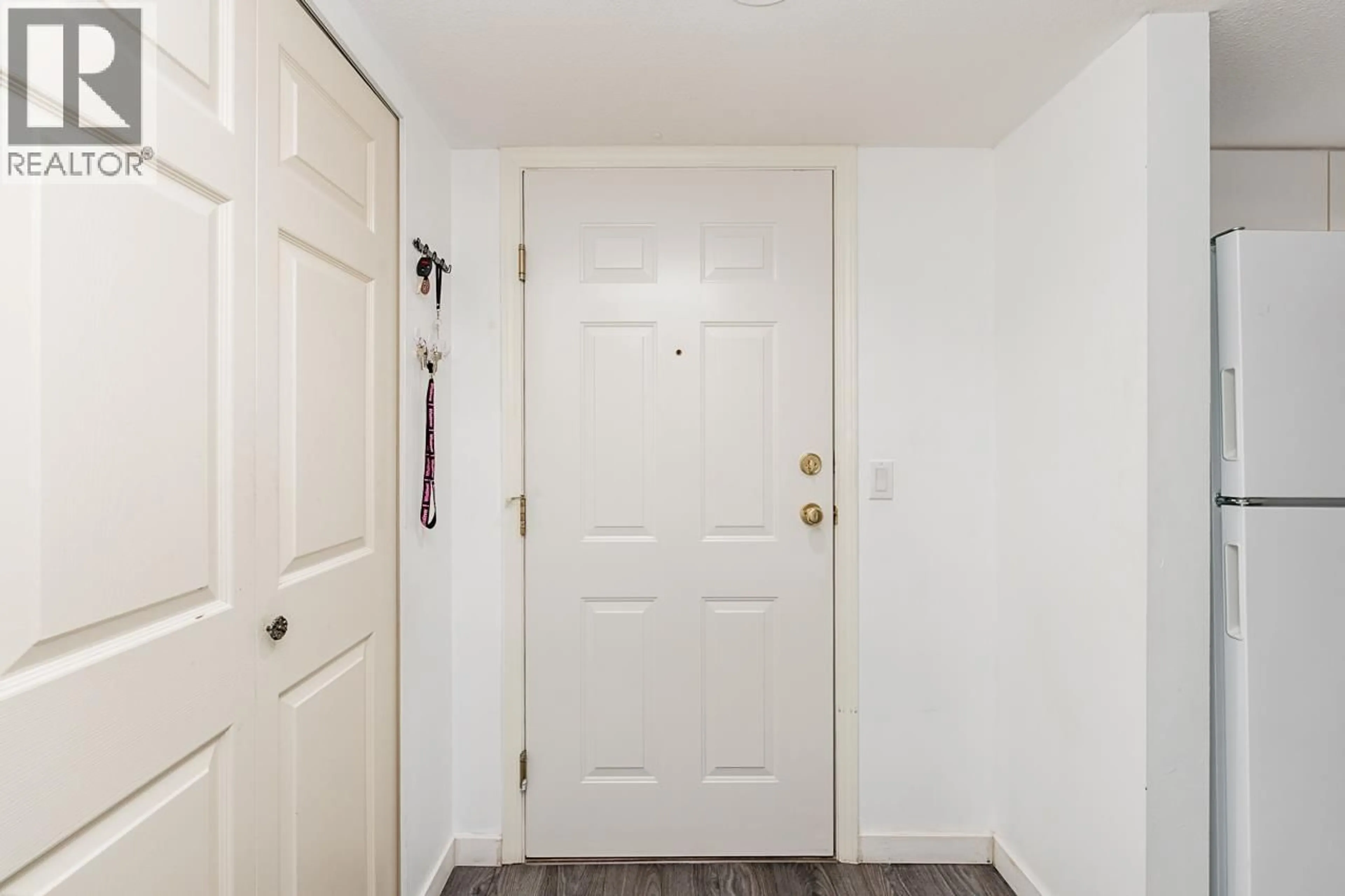 Indoor entryway for 207 - 1215 PACIFIC STREET, Coquitlam British Columbia V3B7M4