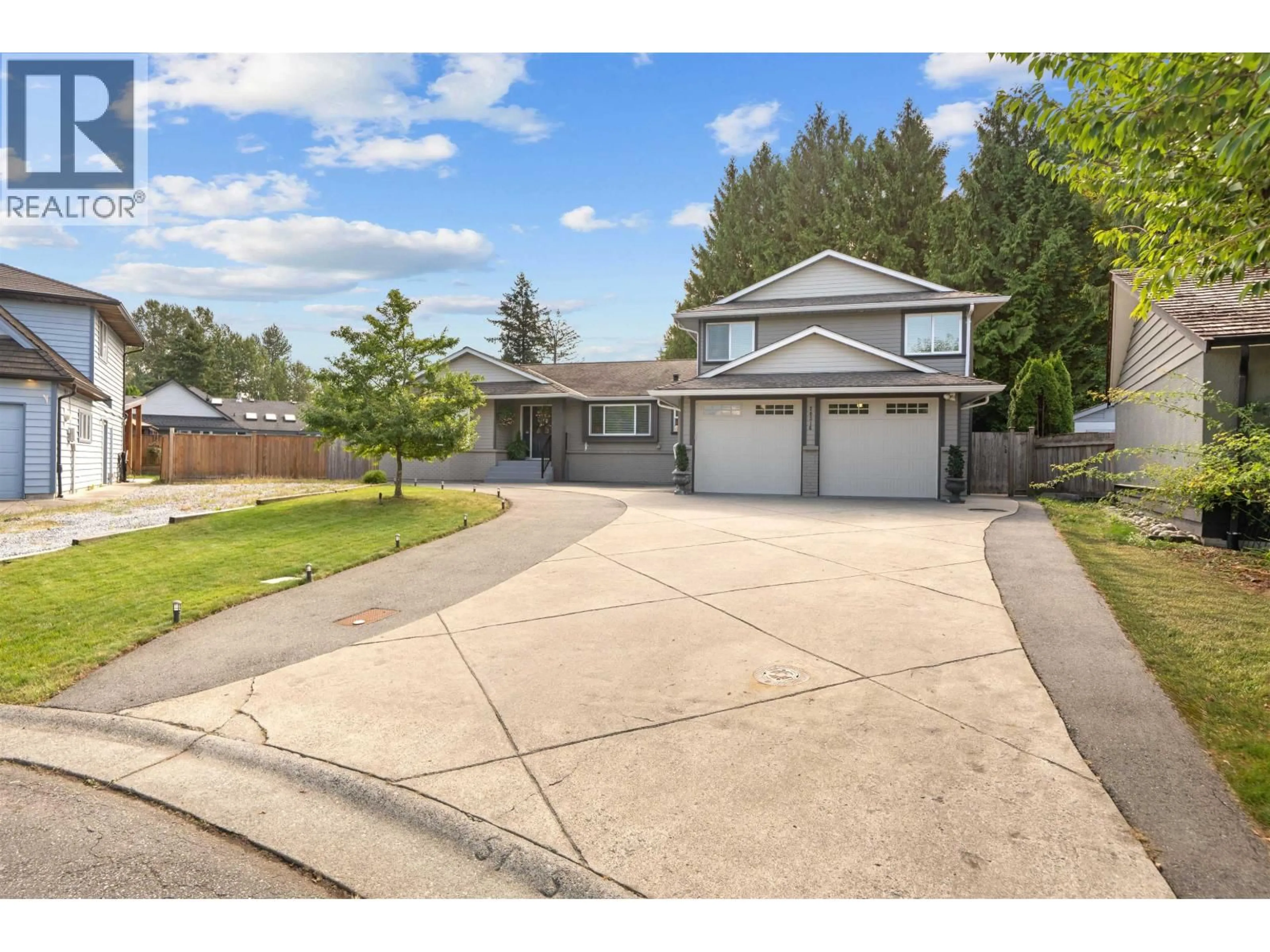 A pic from outside/outdoor area/front of a property/back of a property/a pic from drone, street for 20316 123B AVENUE, Maple Ridge British Columbia V2X0M9