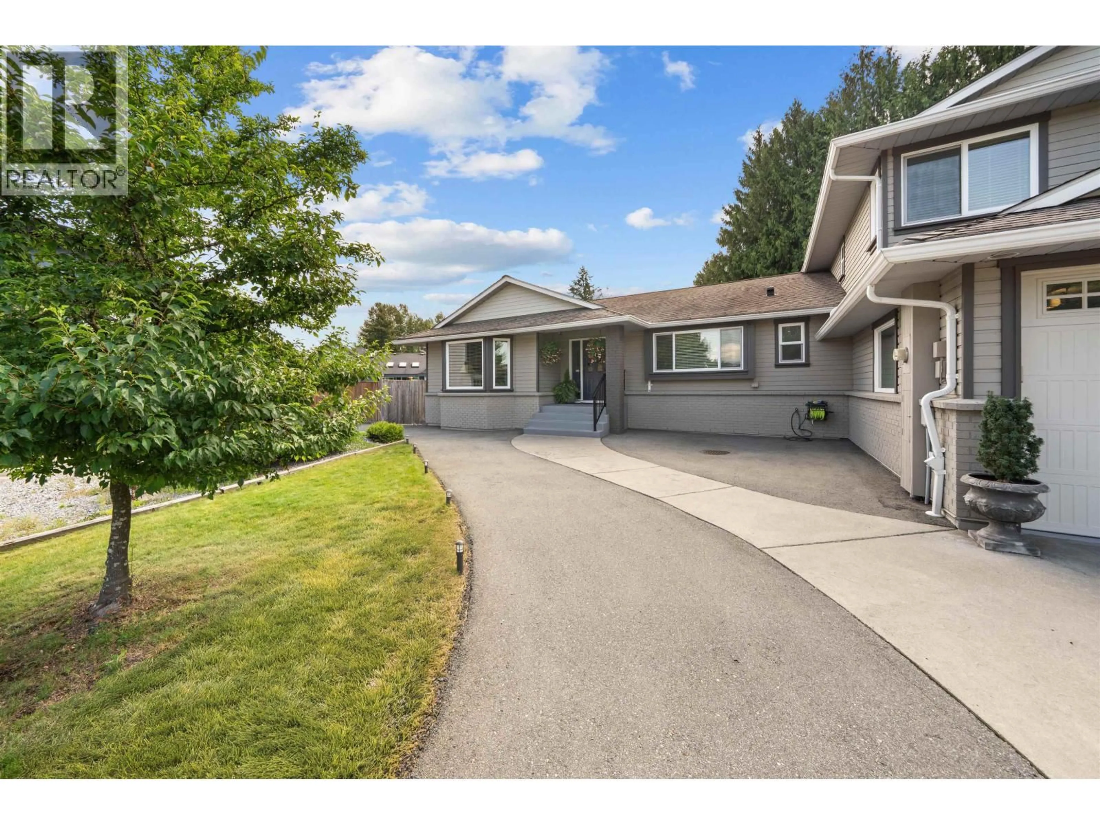 A pic from outside/outdoor area/front of a property/back of a property/a pic from drone, street for 20316 123B AVENUE, Maple Ridge British Columbia V2X0M9