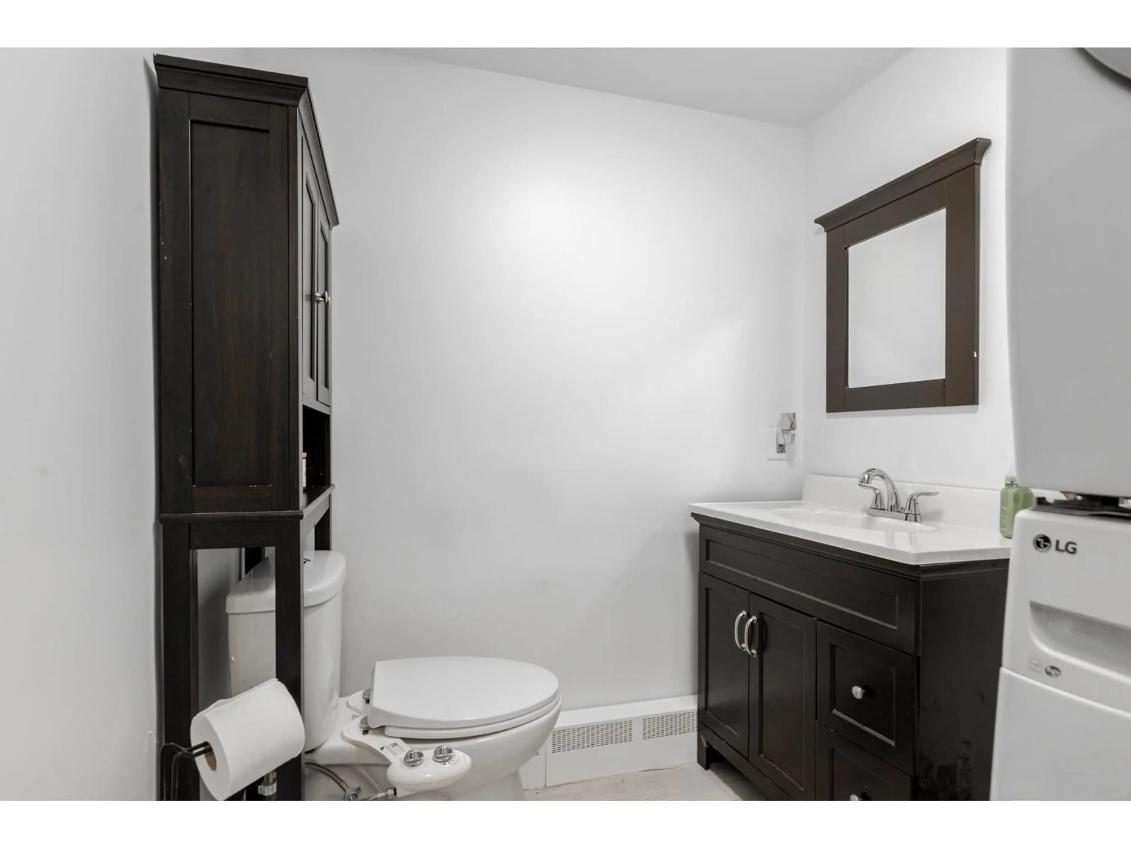 Standard bathroom, ceramic/tile floor for 64 - 17710 60 AVENUE, Surrey British Columbia V3S1V2