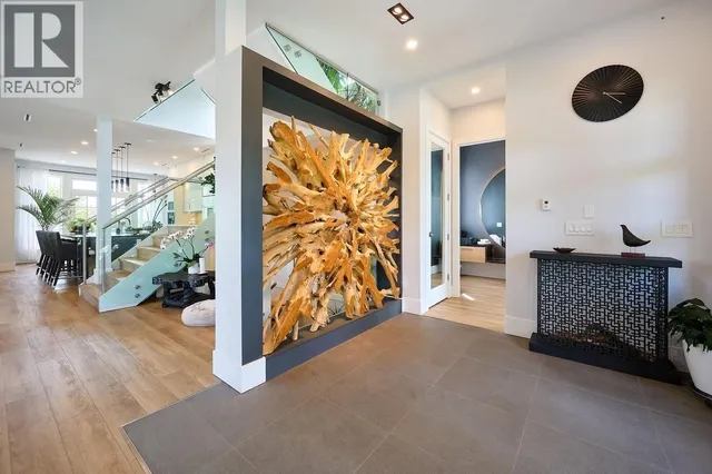 449 15TH STREET, North Vancouver 4
