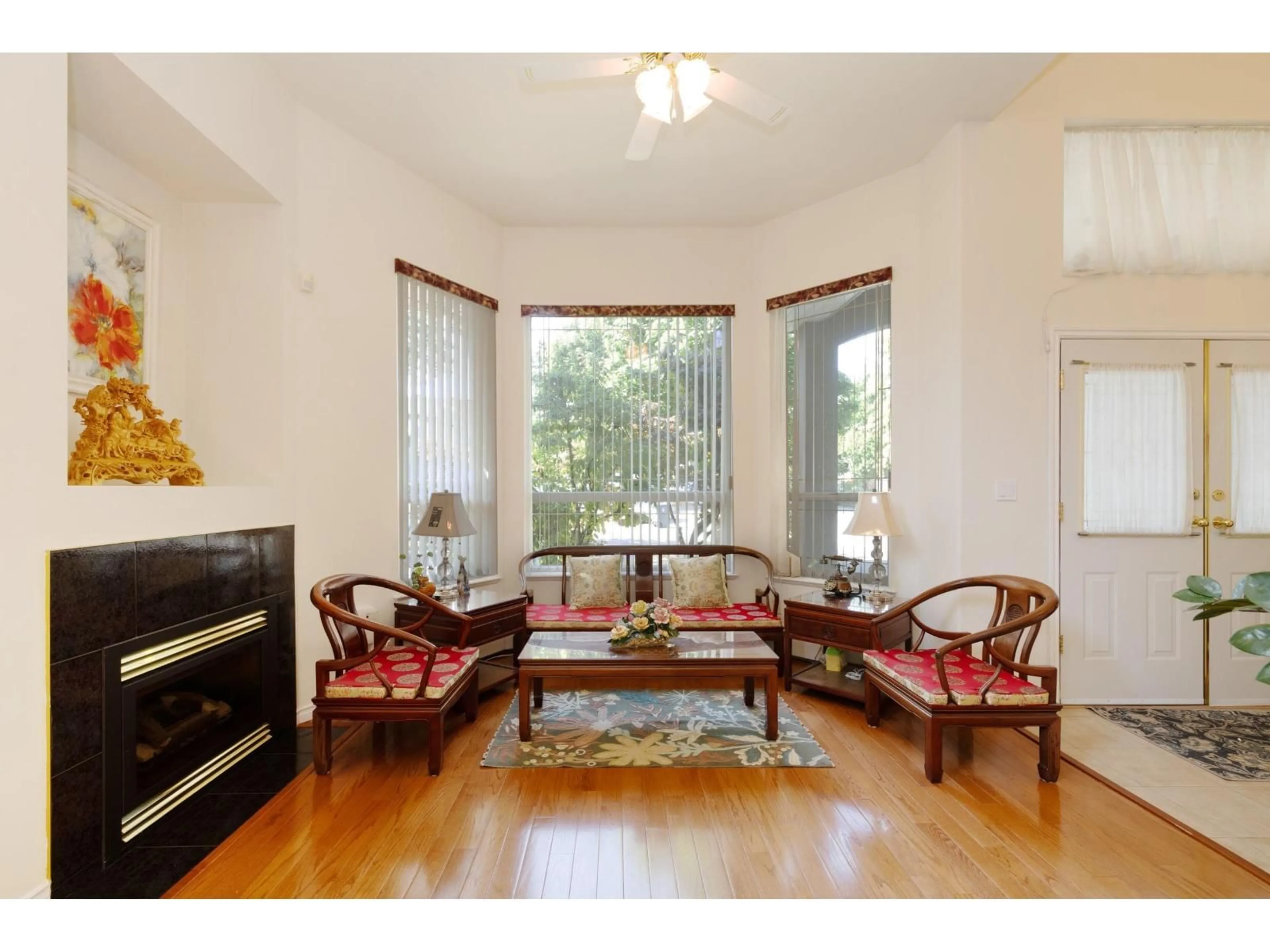 Living room with furniture, wood/laminate floor for 15898 99A AVENUE, Surrey British Columbia V4N2A7