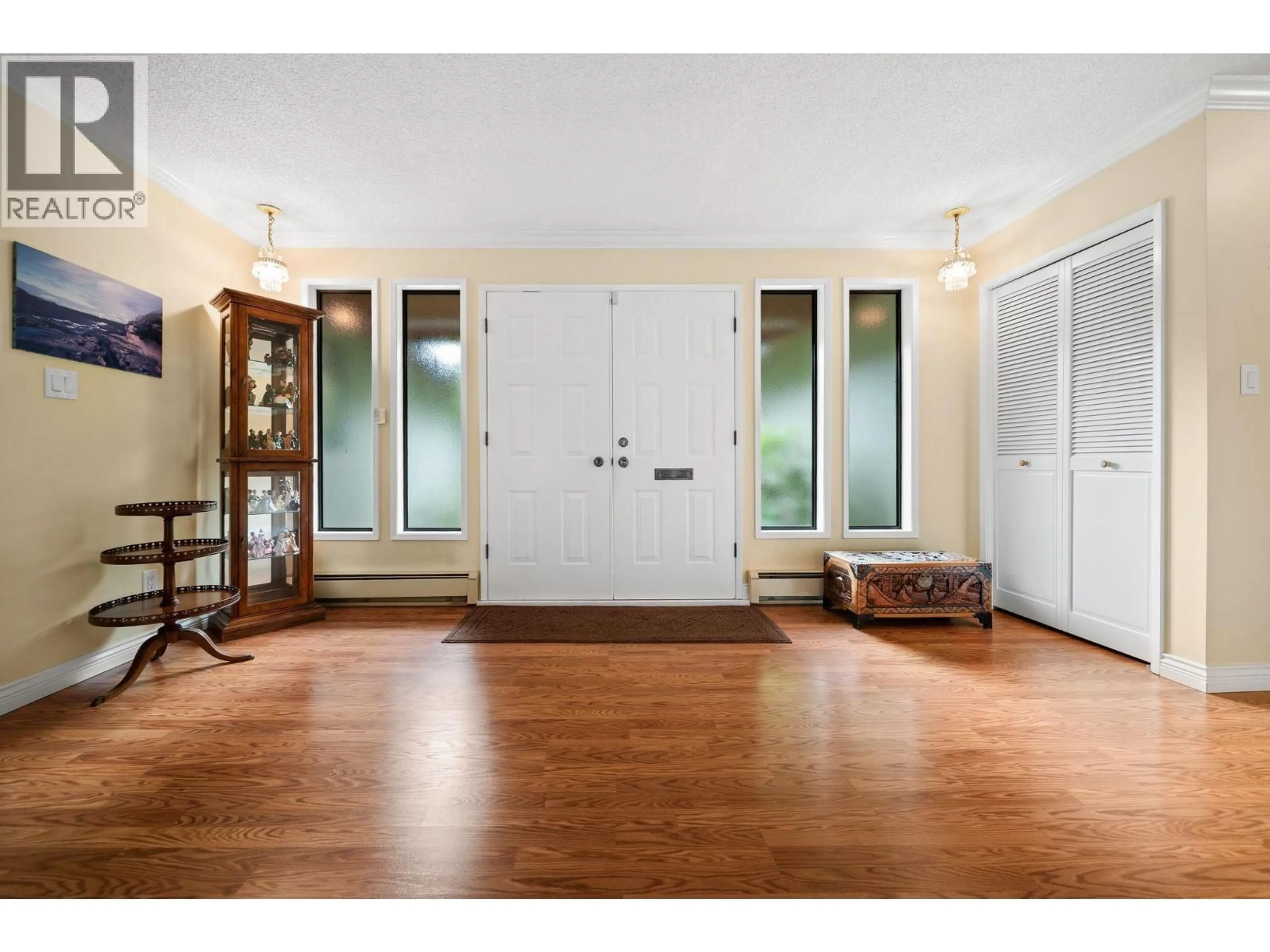 Indoor entryway for 6631 CHELMSFORD STREET, Richmond British Columbia V7C4J1