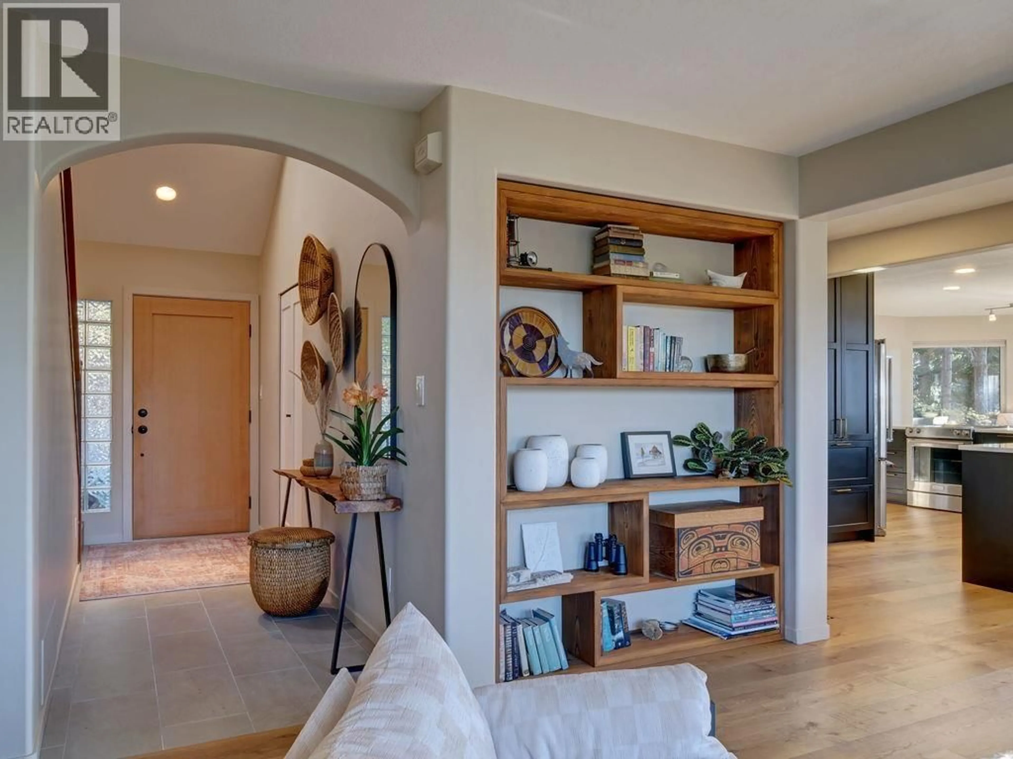 Indoor entryway for 9291 TRUMAN ROAD, Halfmoon Bay British Columbia V7Z1B5