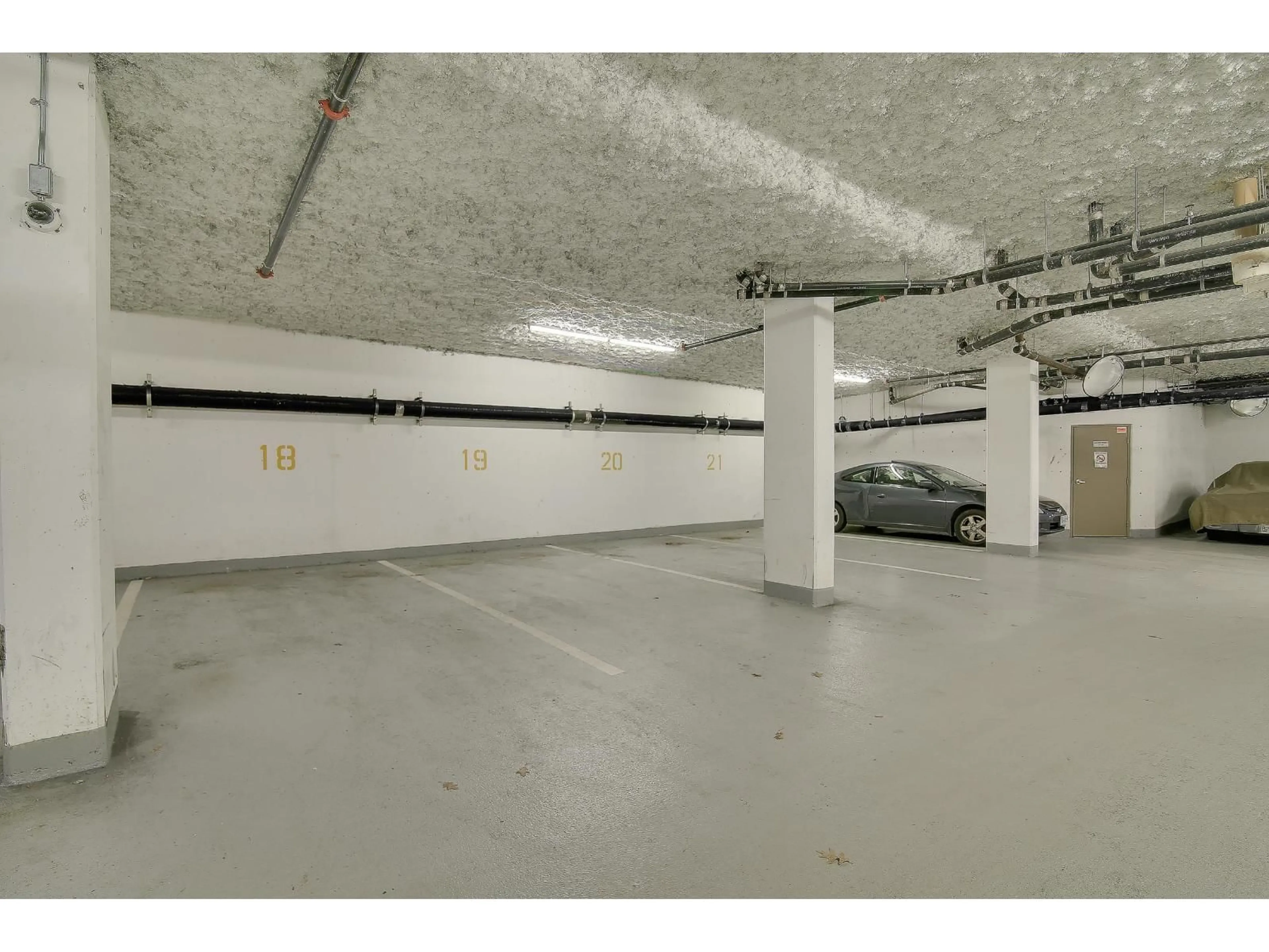 Indoor garage for 405 - 10499 UNIVERSITY DRIVE, Surrey British Columbia V3T0A4